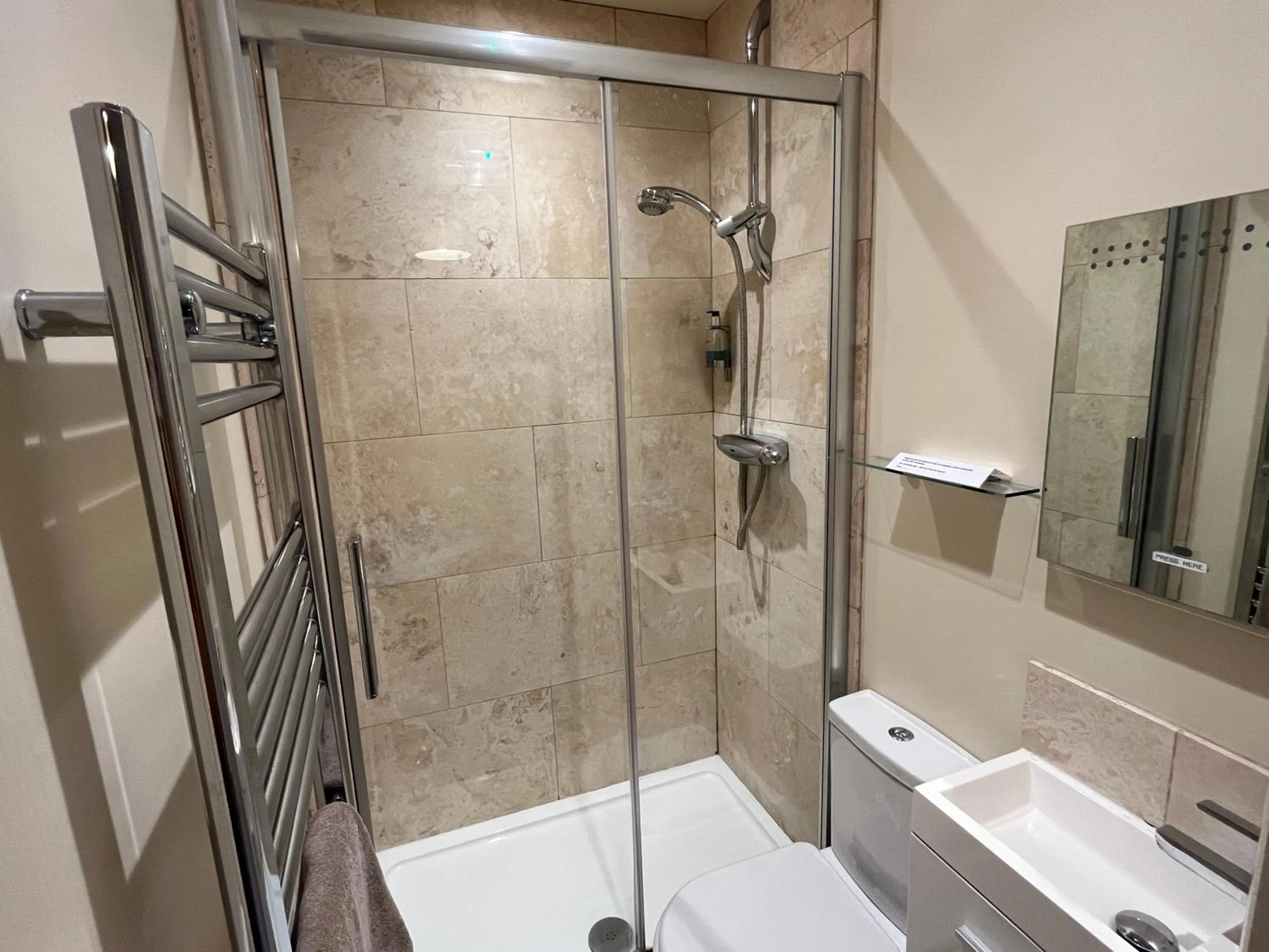 Shower in Wold Escapes, Highfield Farm