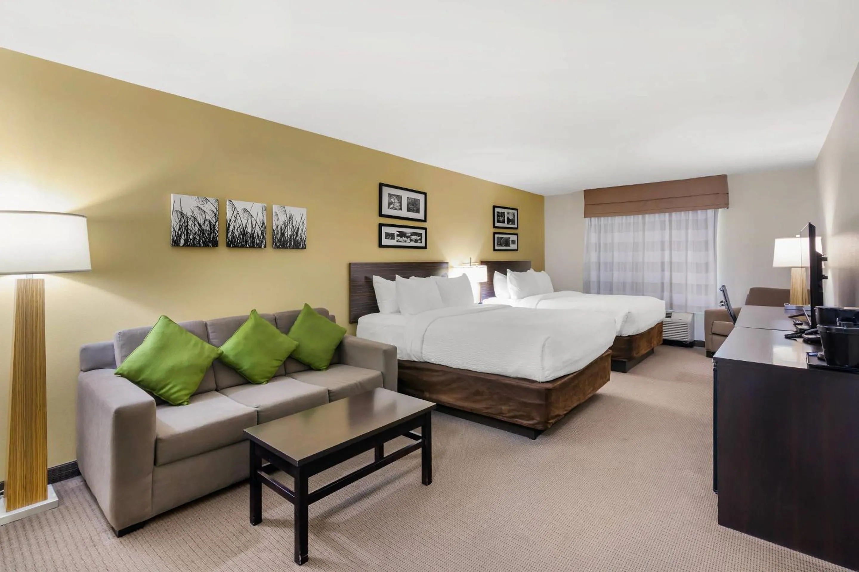 Bedroom, Bed in Sleep Inn & Suites Devils Lake