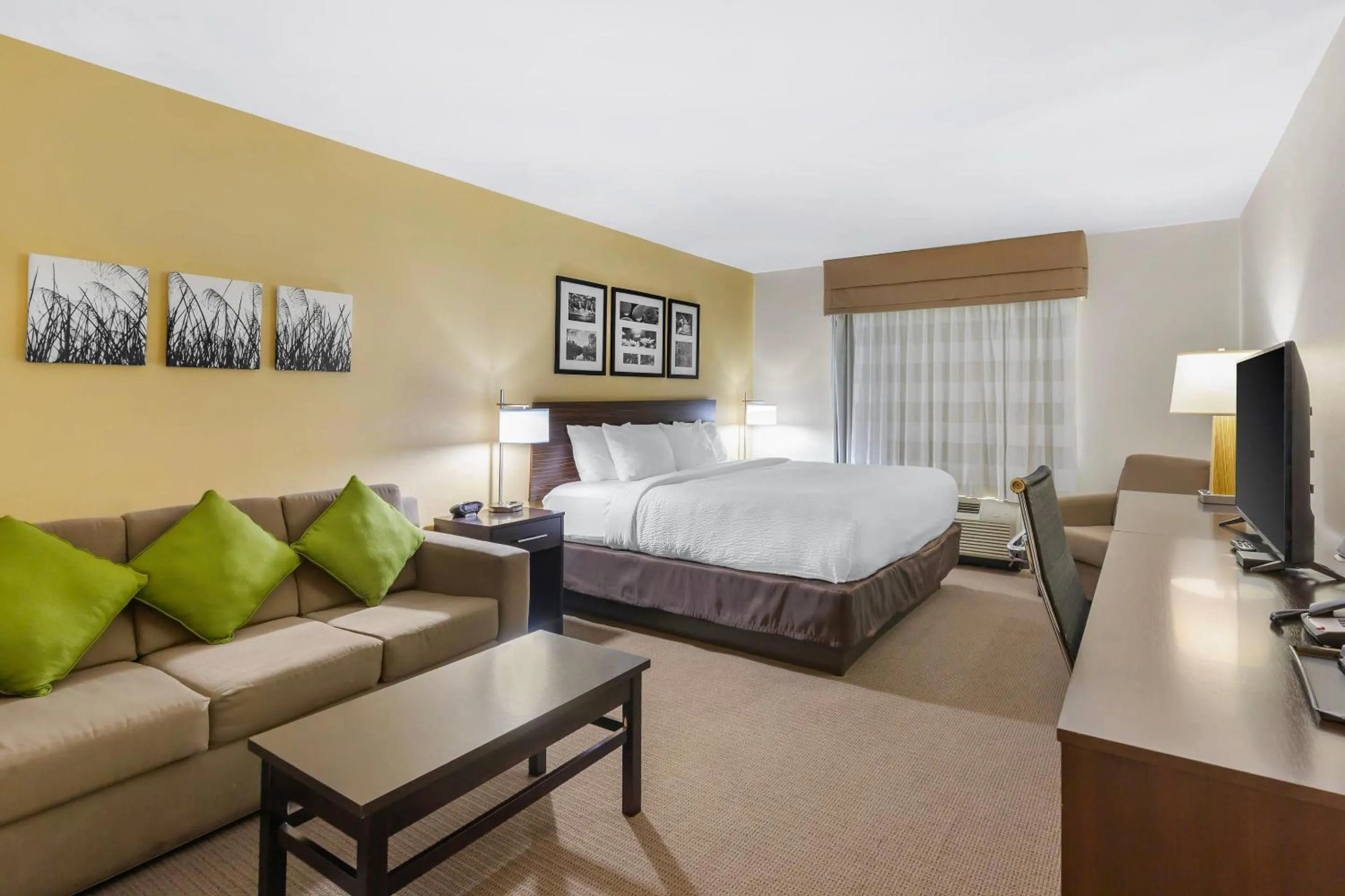 Bedroom, Bed in Sleep Inn & Suites Devils Lake