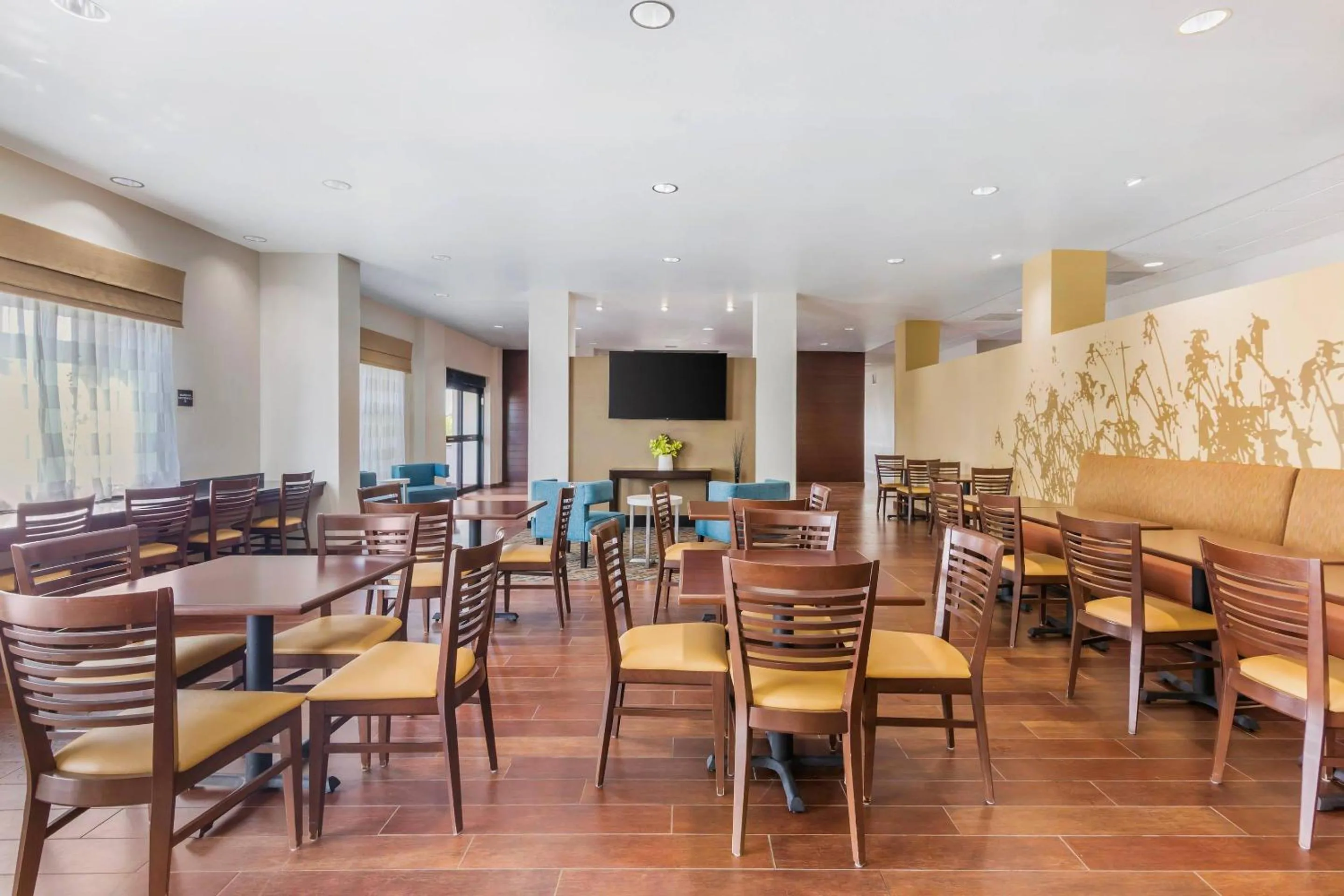 Breakfast in Sleep Inn & Suites Devils Lake