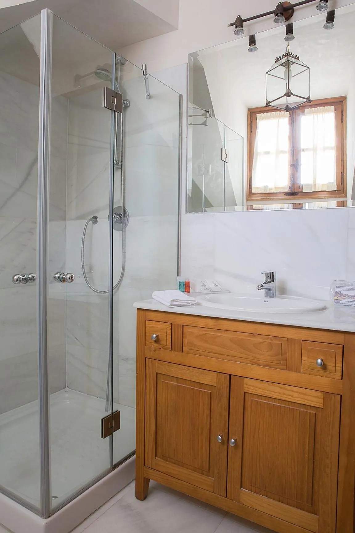 Shower in Pintor El Greco