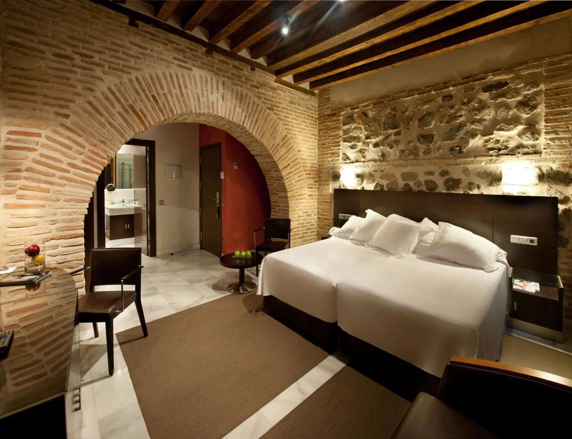 Photo of the whole room, Bed in Pintor El Greco