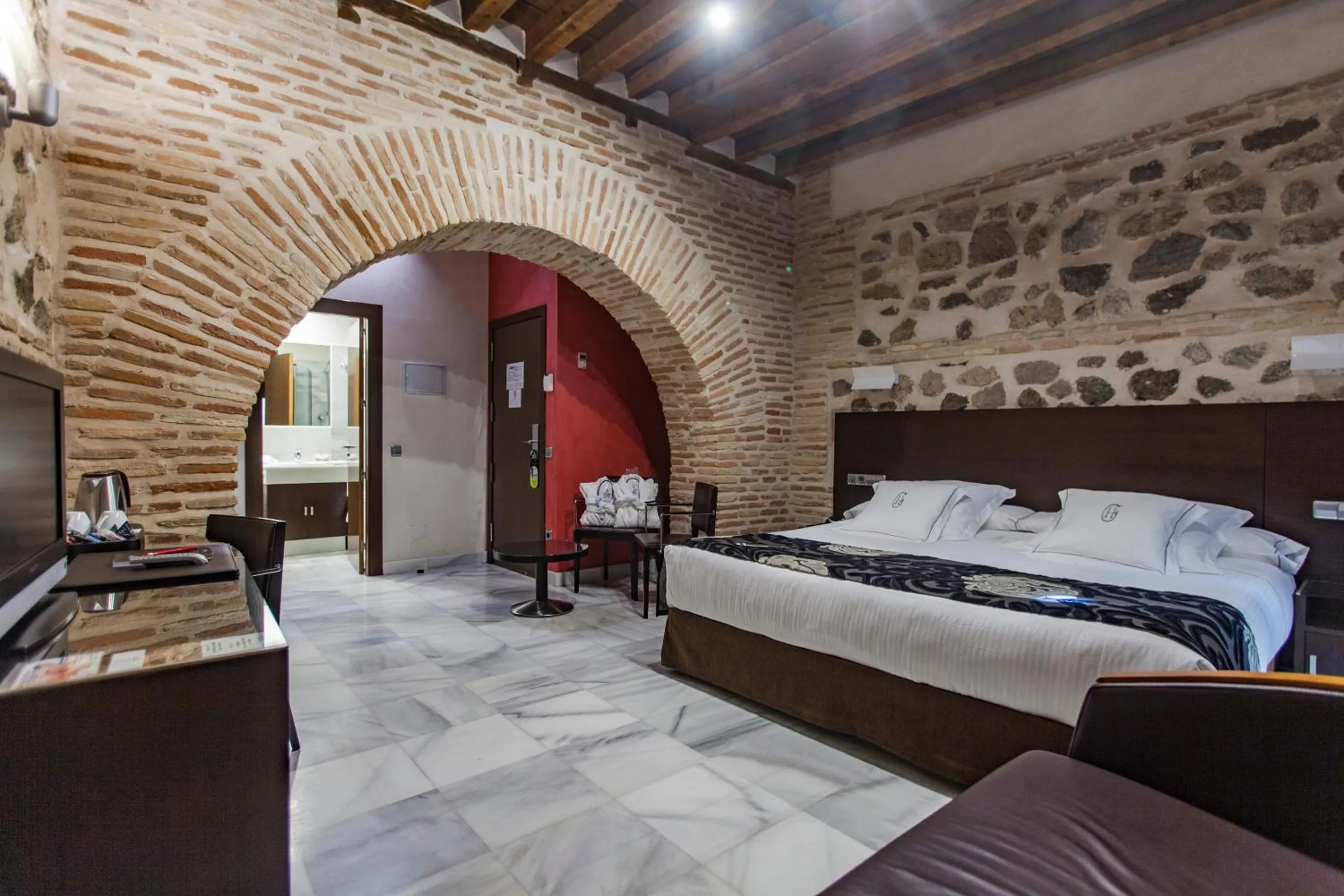 Photo of the whole room, Bed in Pintor El Greco