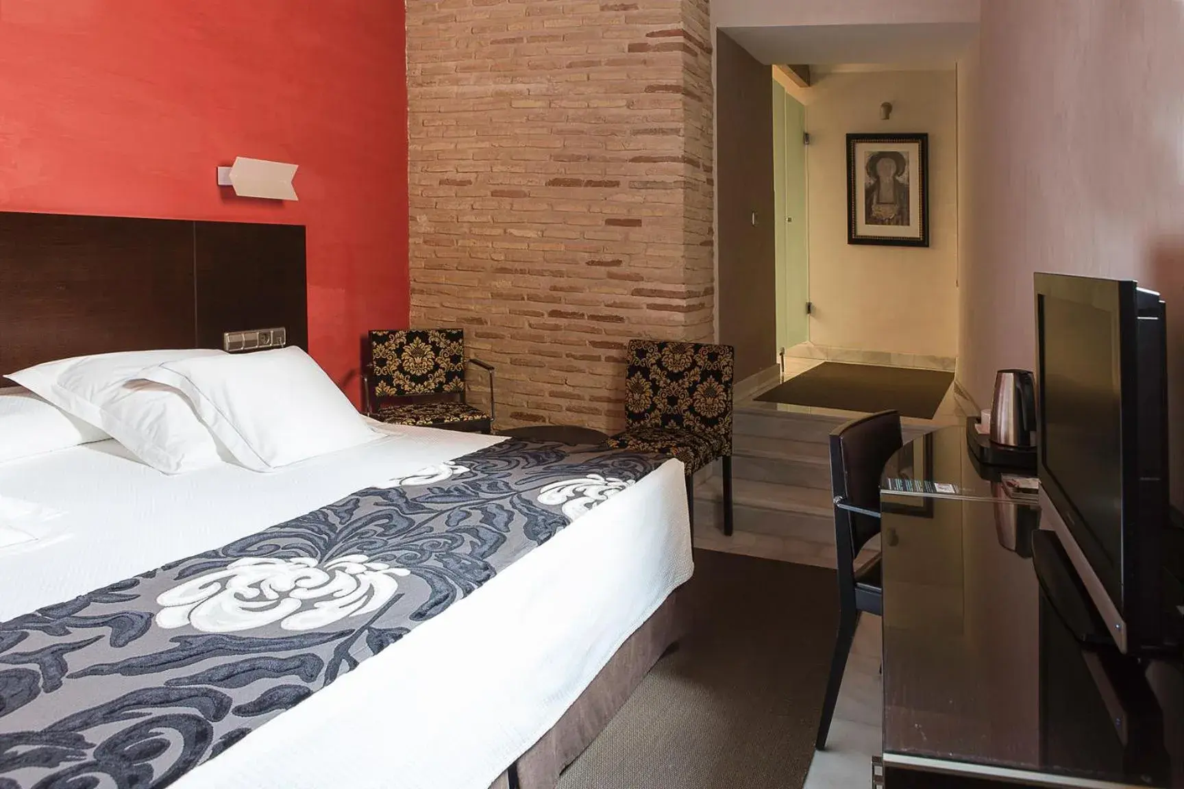 Photo of the whole room, Bed in Pintor El Greco Photo of the whole room, Bed in Pintor El Greco