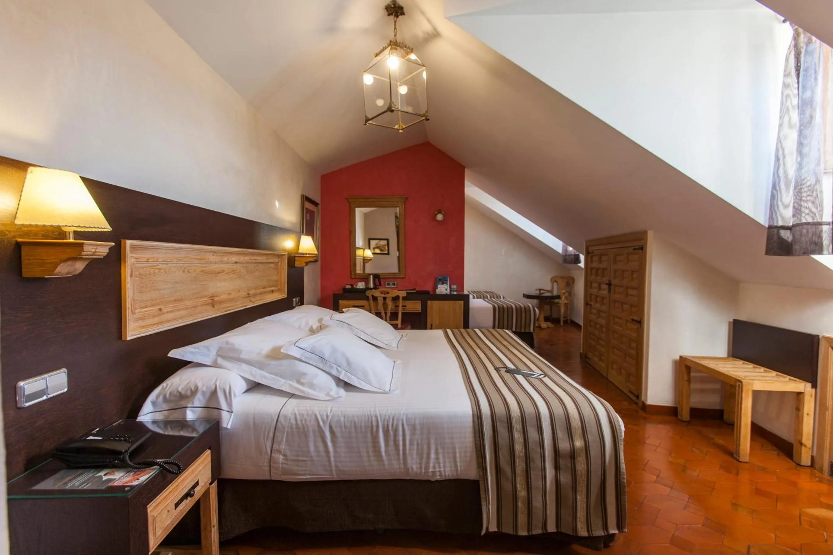 Photo of the whole room, Bed in Pintor El Greco