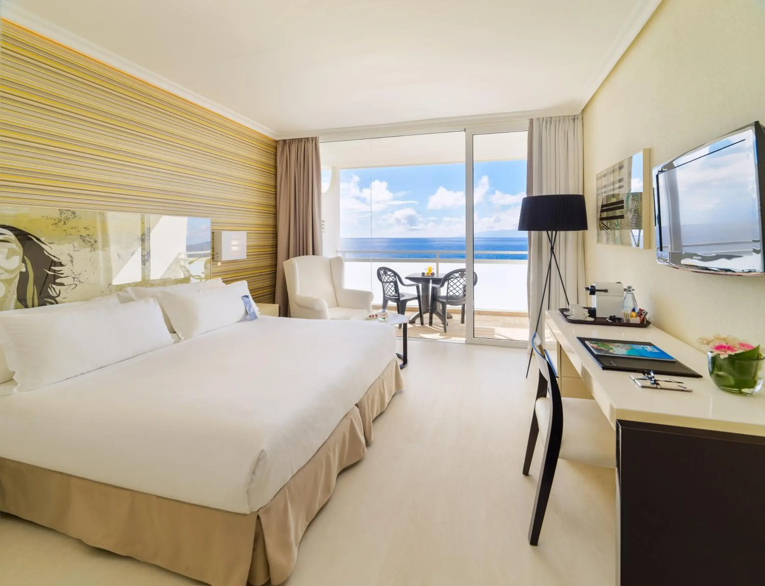 Privilege Double or Twin Room with Sea View in H10 Gran Tinerfe - Adults Only Privilege Double or Twin Room with Sea View in H10 Gran Tinerfe - Adults Only