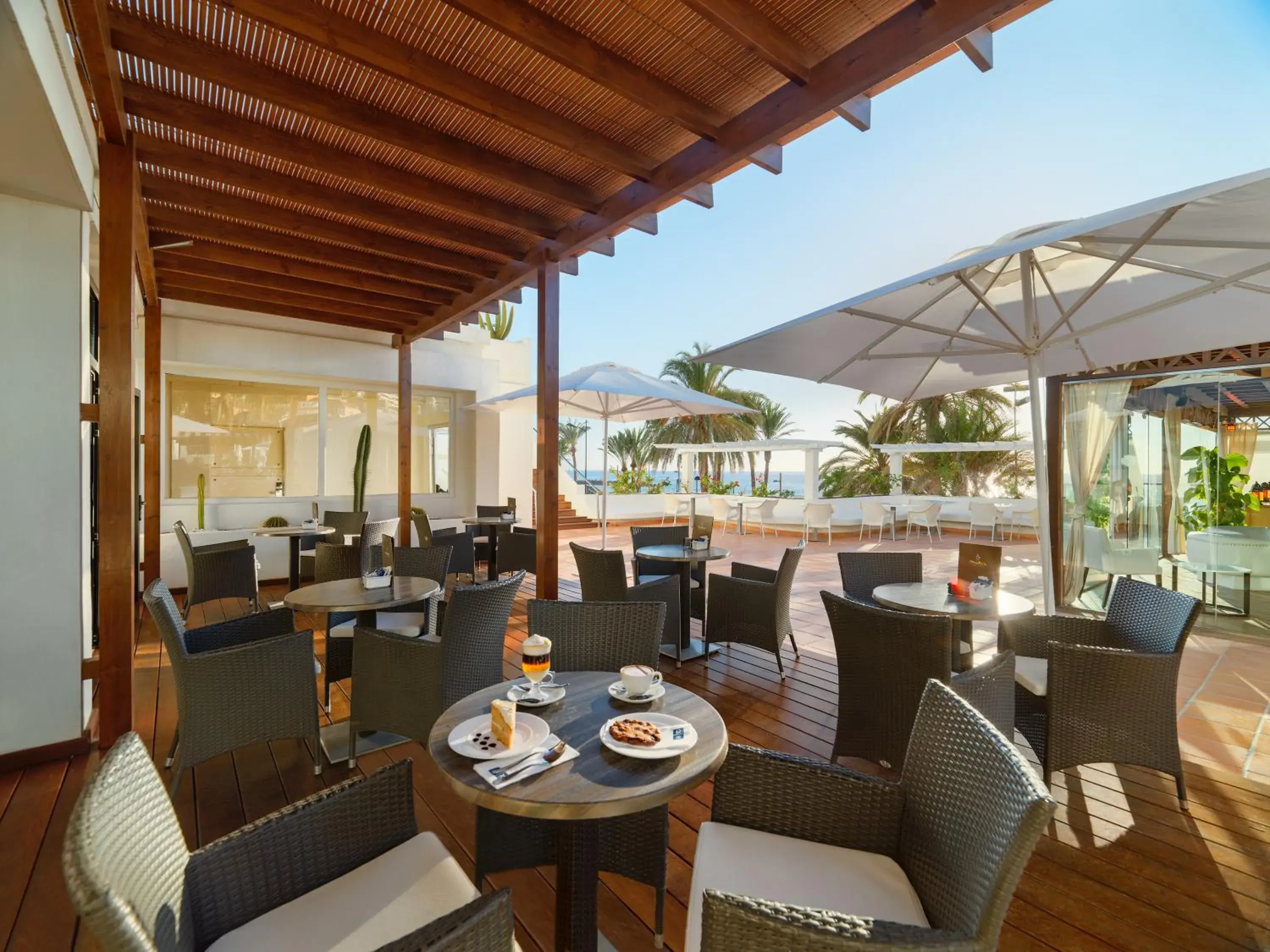 Lounge or bar in H10 Gran Tinerfe - Adults Only Lounge or bar in H10 Gran Tinerfe - Adults Only