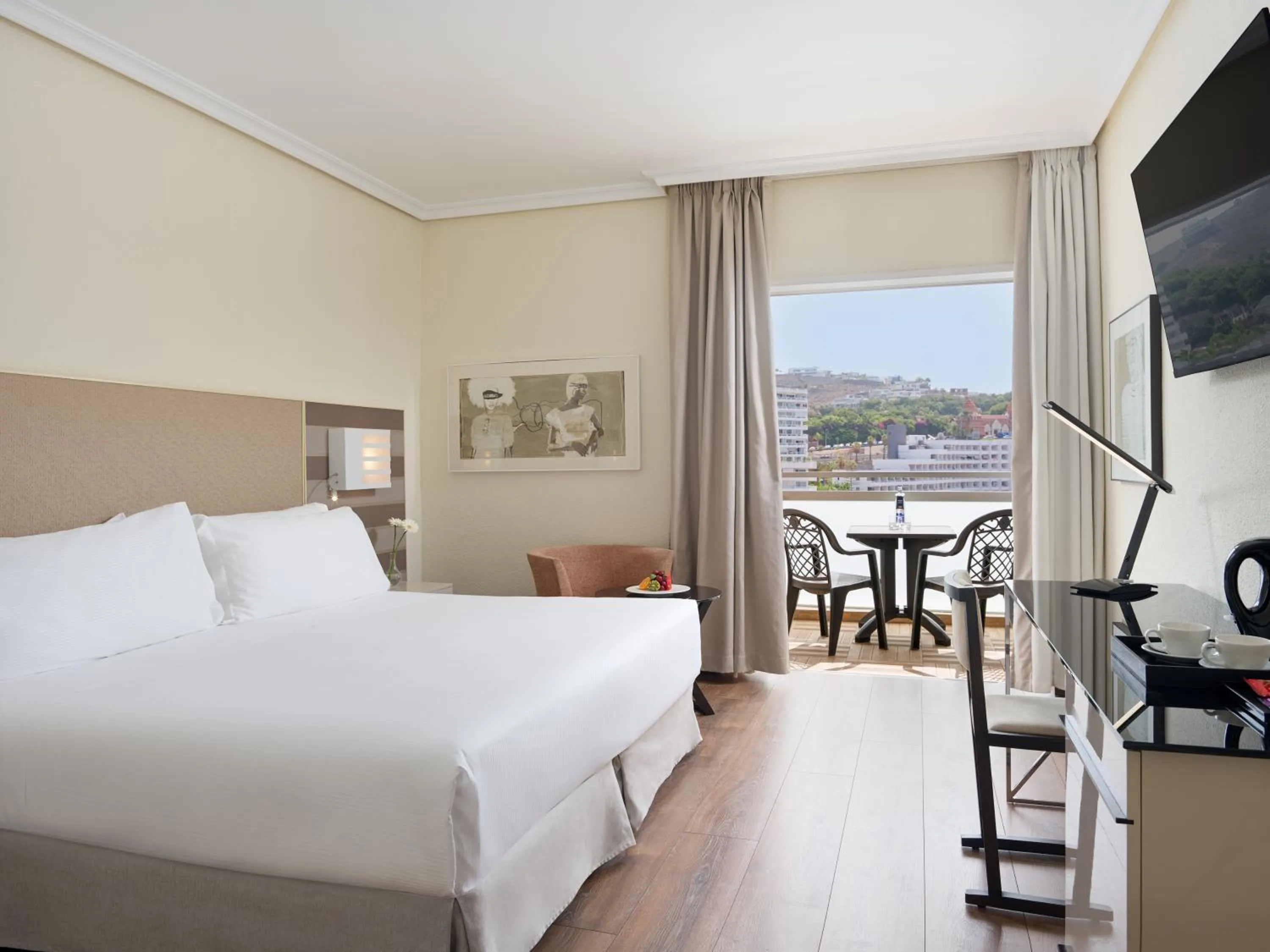 Photo of the whole room, Bed in H10 Gran Tinerfe - Adults Only