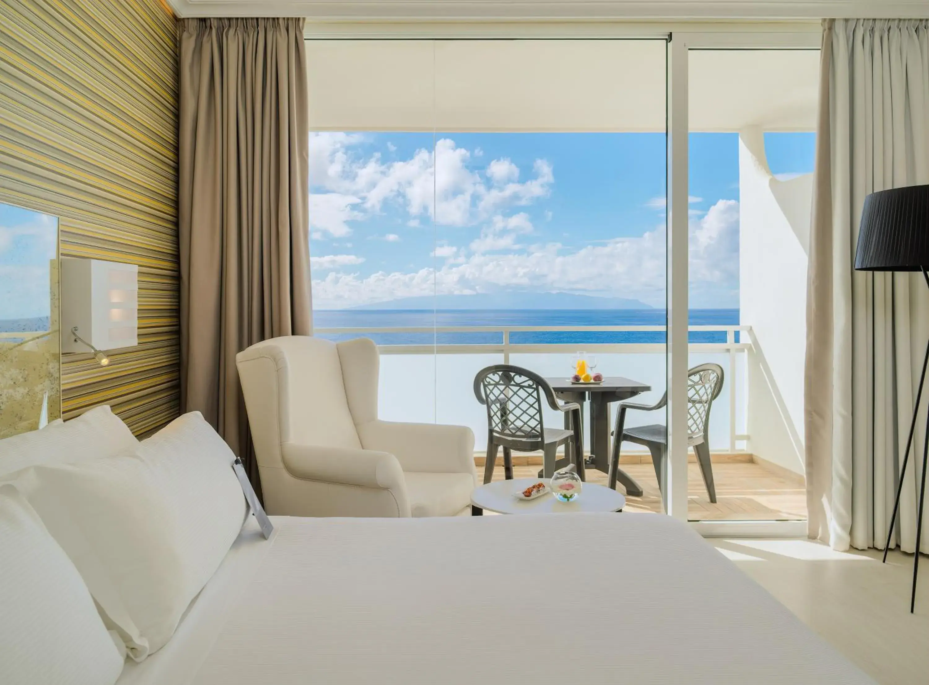 Privilege Double or Twin Room with Sea View in H10 Gran Tinerfe - Adults Only Privilege Double or Twin Room with Sea View in H10 Gran Tinerfe - Adults Only