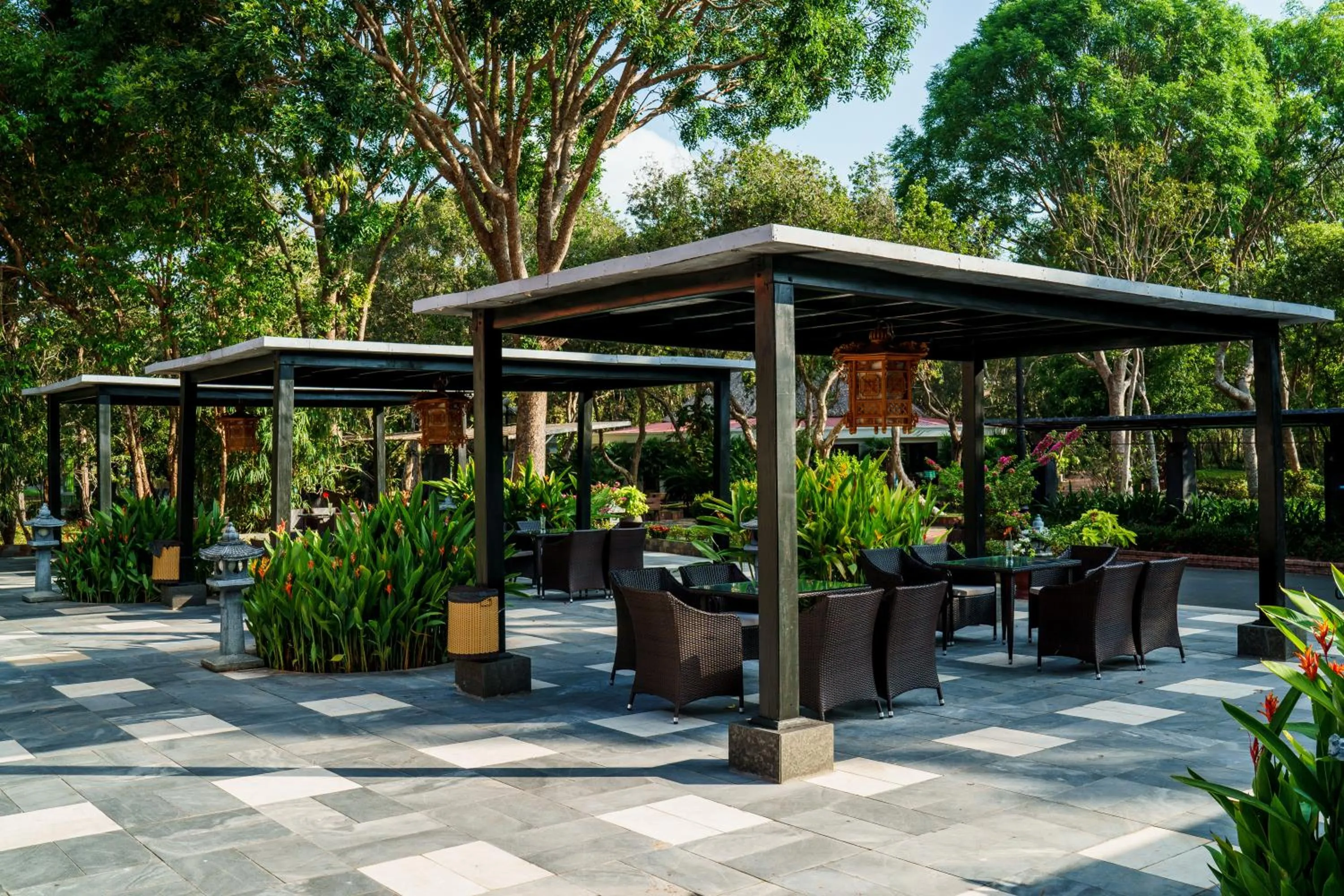 Restaurant/places to eat in Minera Hot Springs Binh Chau