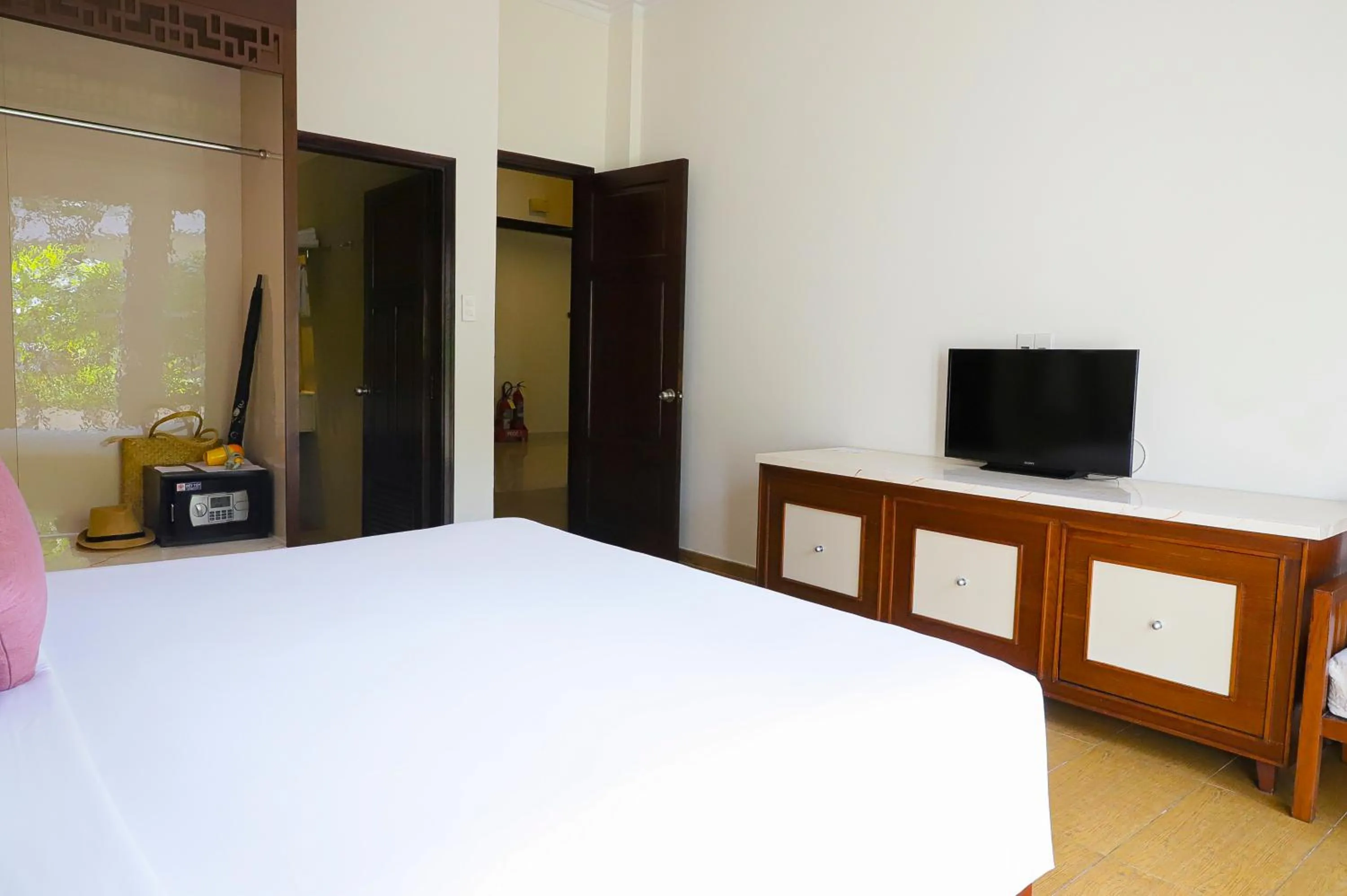 Bedroom, Bed in Minera Hot Springs Binh Chau