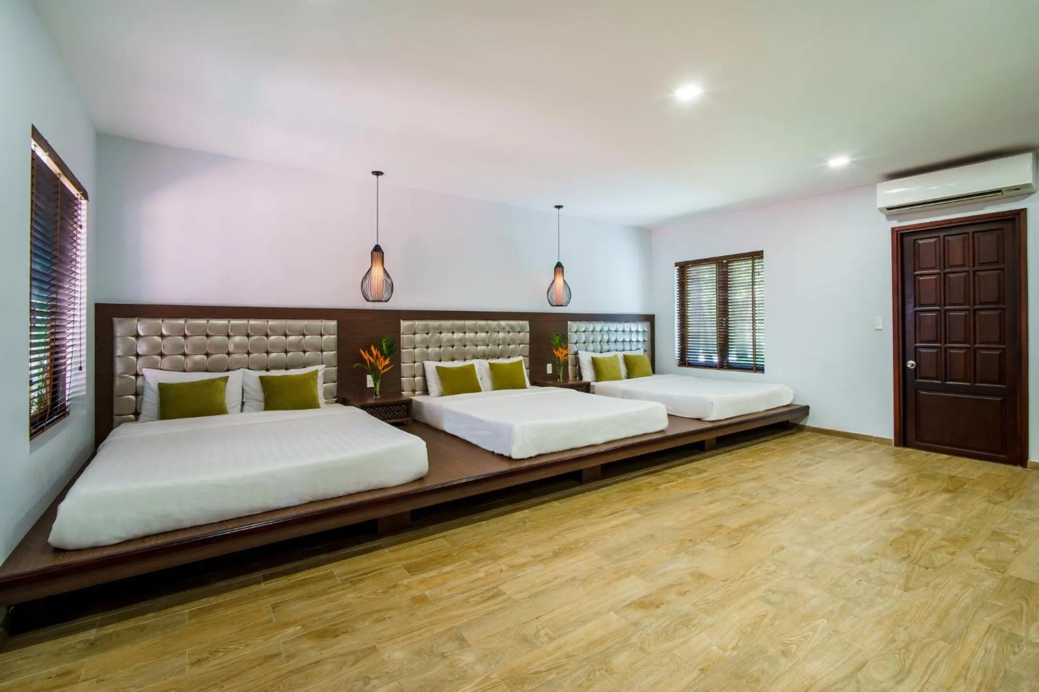 Photo of the whole room, Bed in Minera Hot Springs Binh Chau
