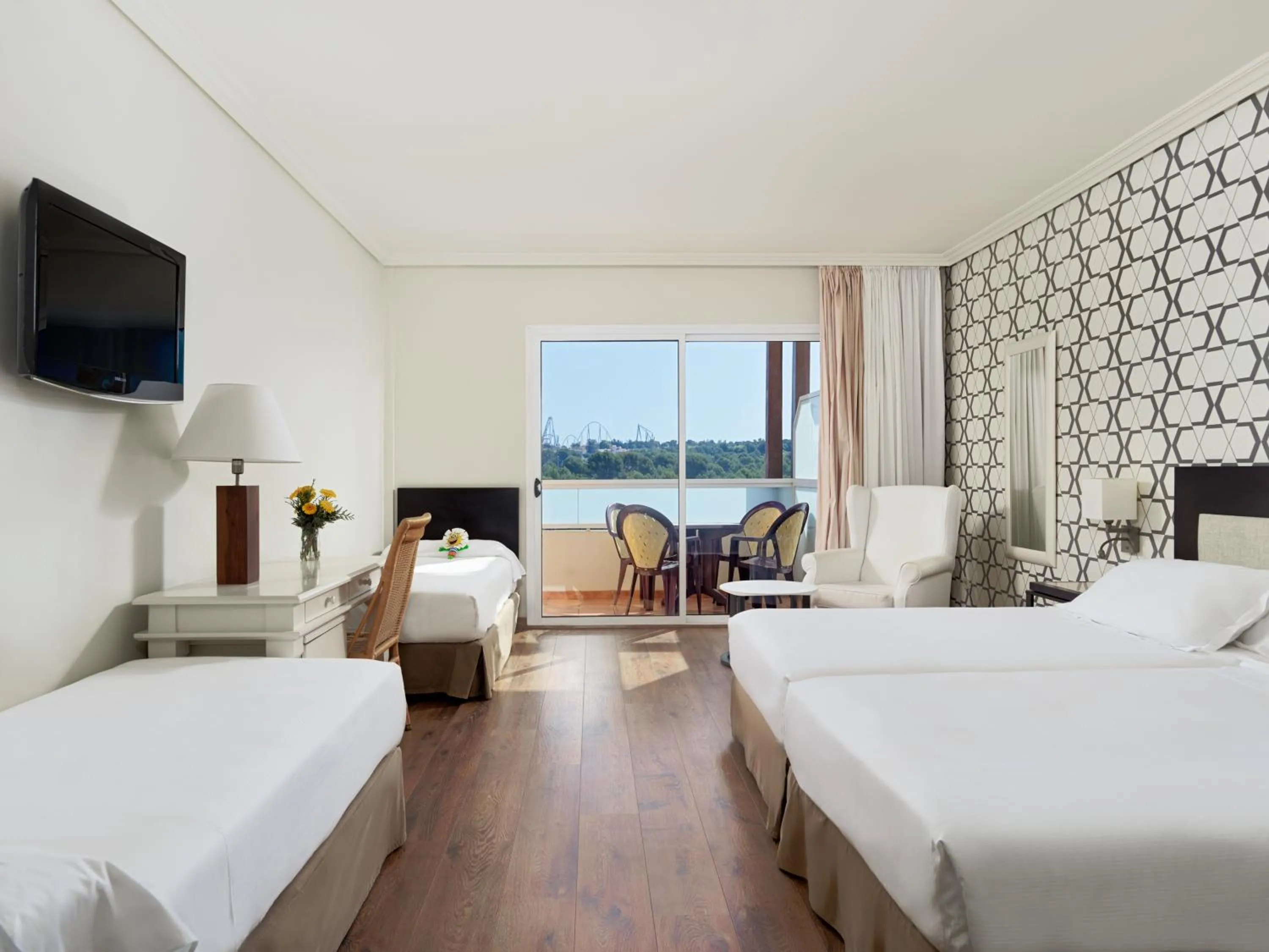 Bedroom, Bed in H10 Salauris Palace