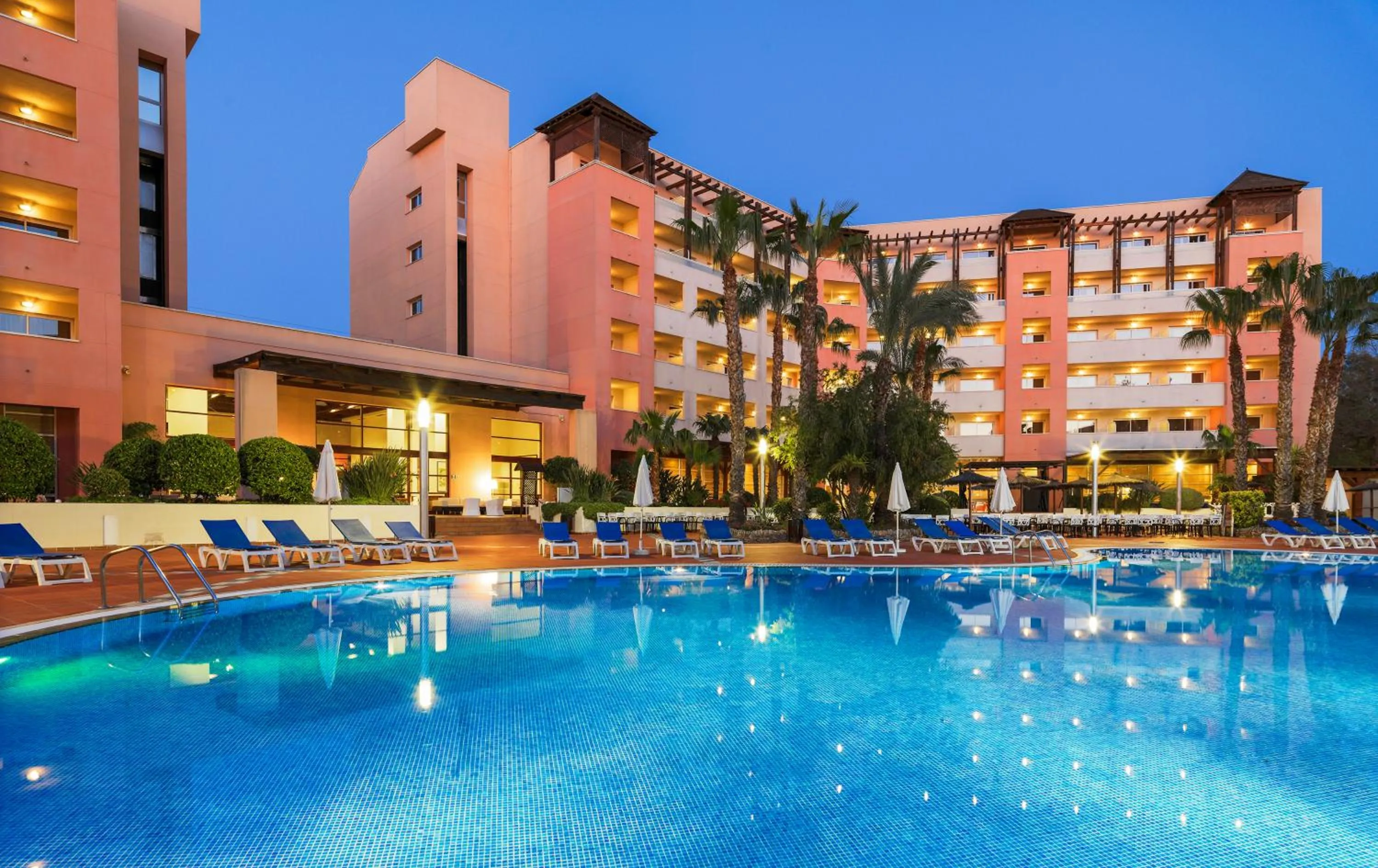 Photo of the whole room in H10 Salauris Palace