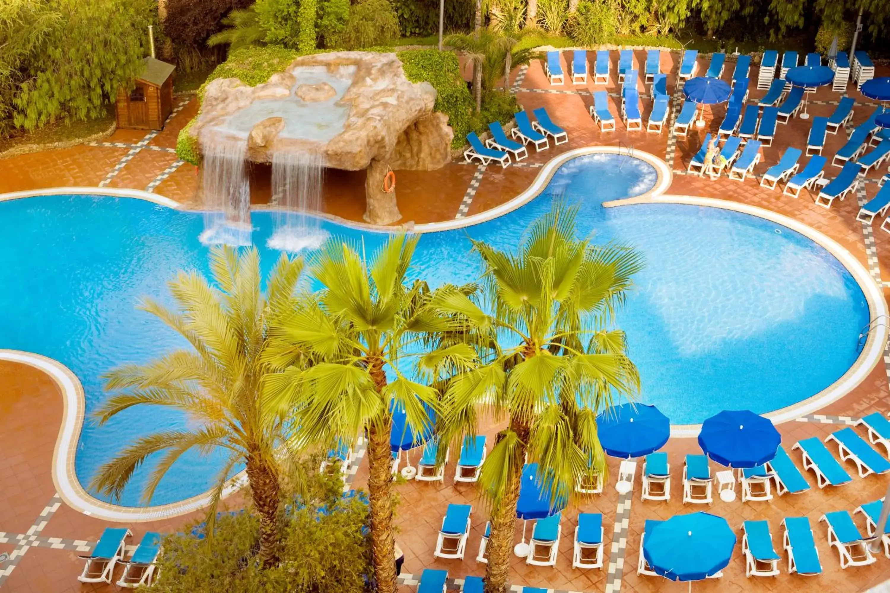 Swimming pool in H10 Salauris Palace Swimming pool in H10 Salauris Palace