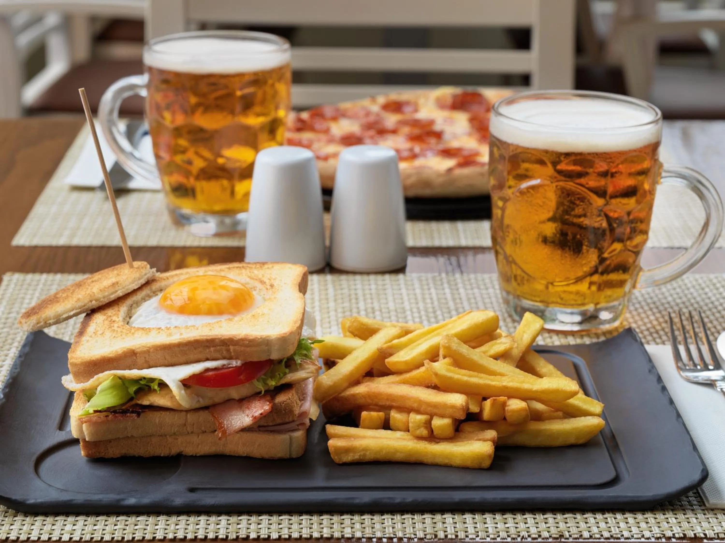 Restaurant/places to eat in H10 Salauris Palace