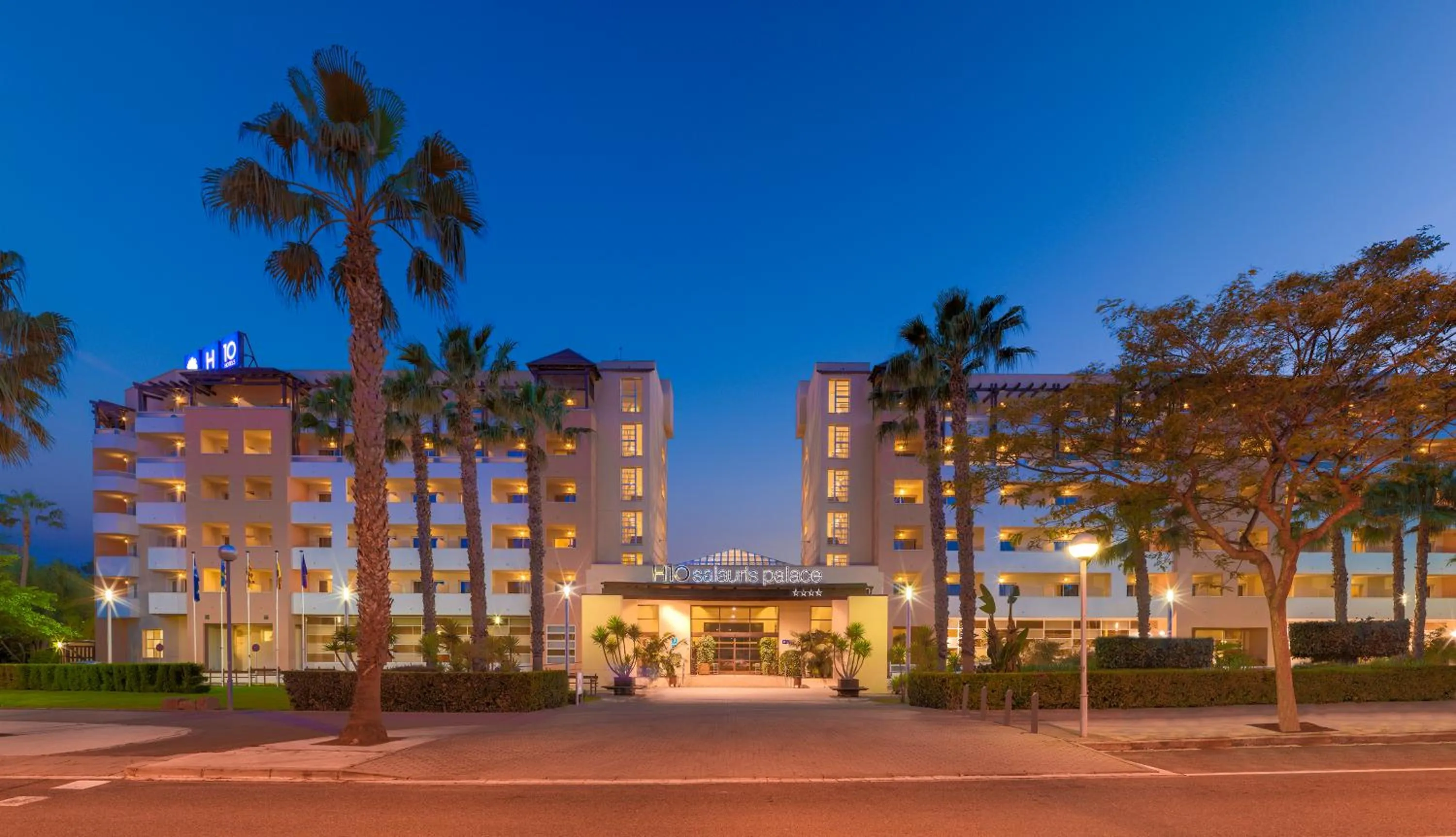 Facade/entrance in H10 Salauris Palace