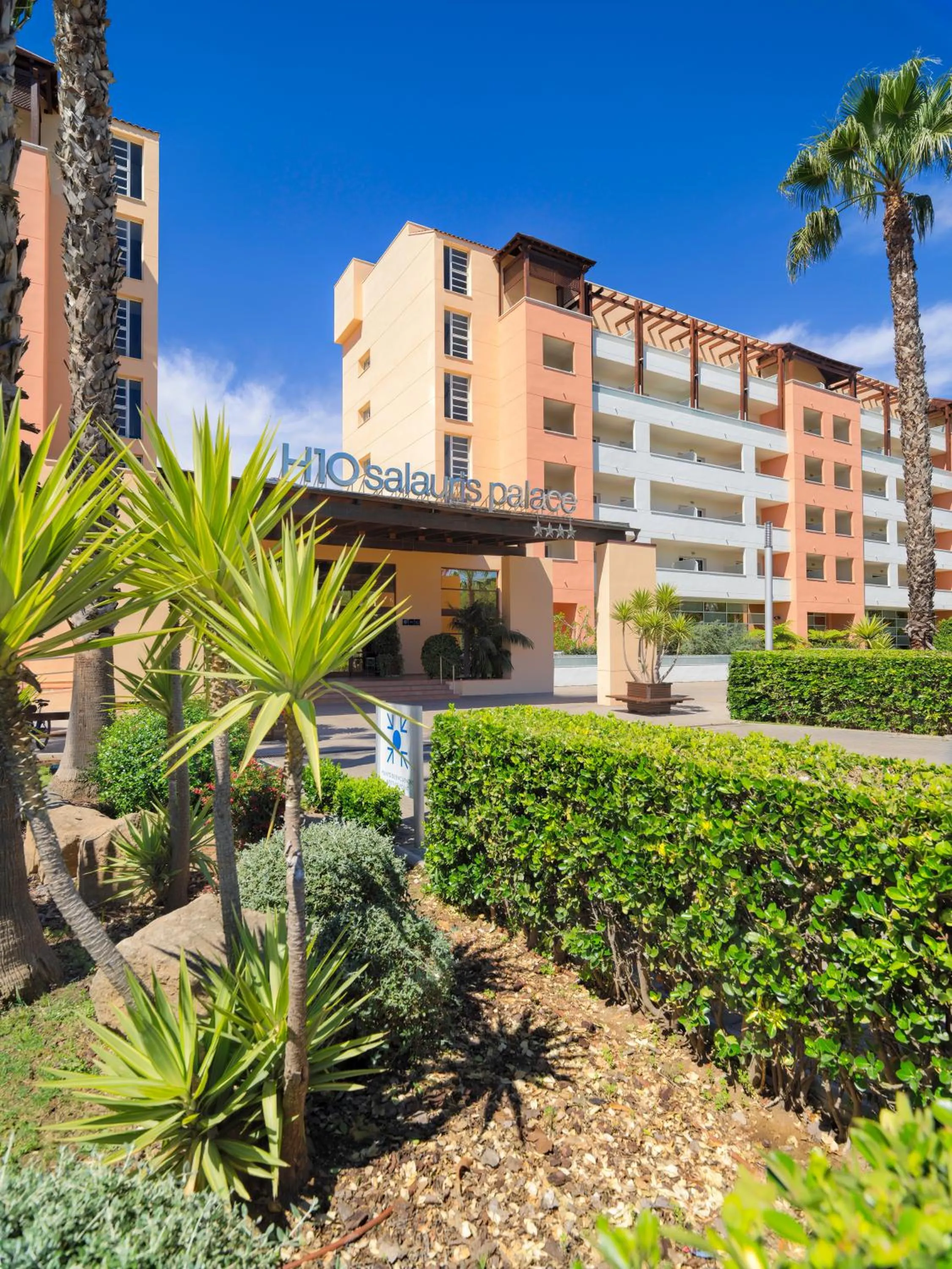 Facade/entrance in H10 Salauris Palace