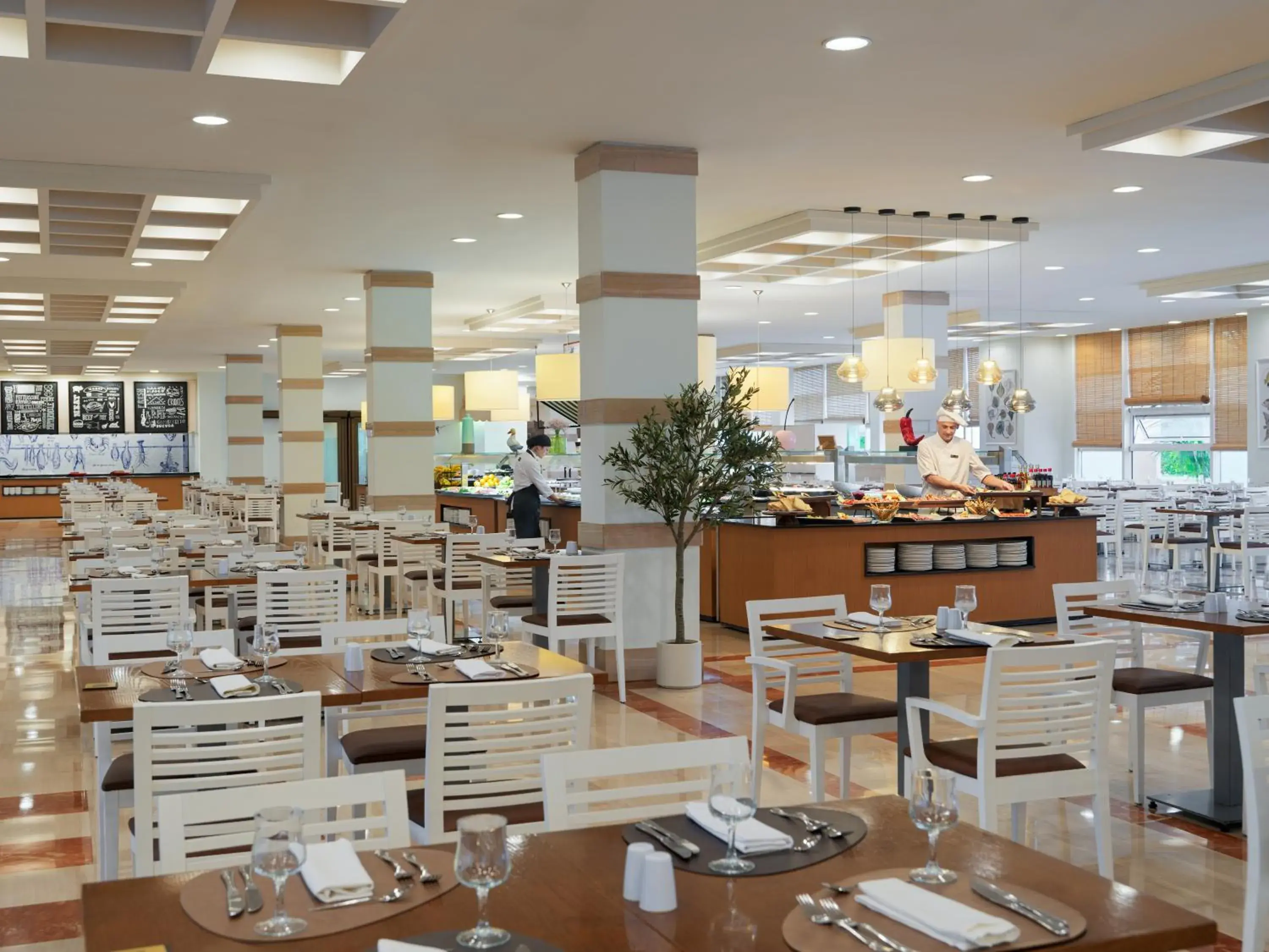 Restaurant/places to eat in H10 Salauris Palace Restaurant/places to eat in H10 Salauris Palace