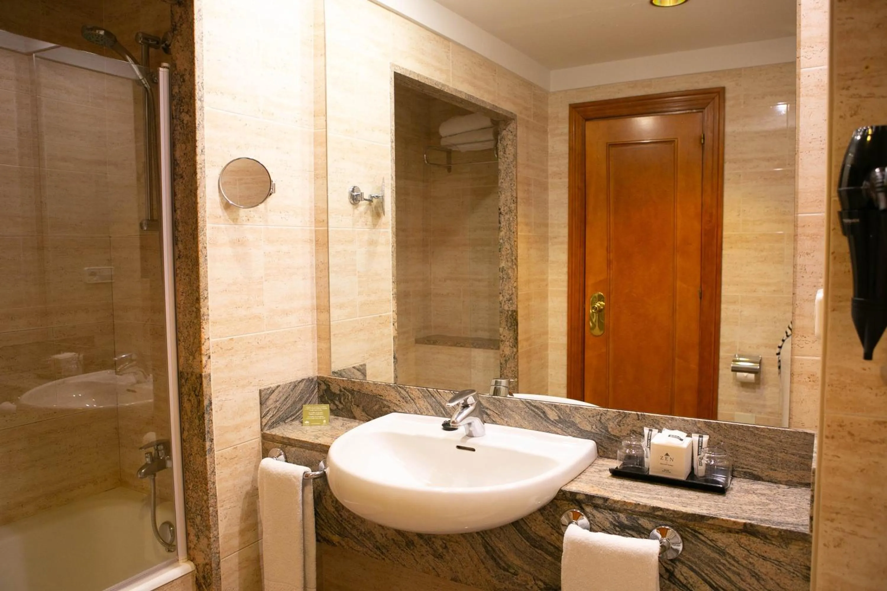 Bathroom in Hotel Sercotel Ciudad de Oviedo