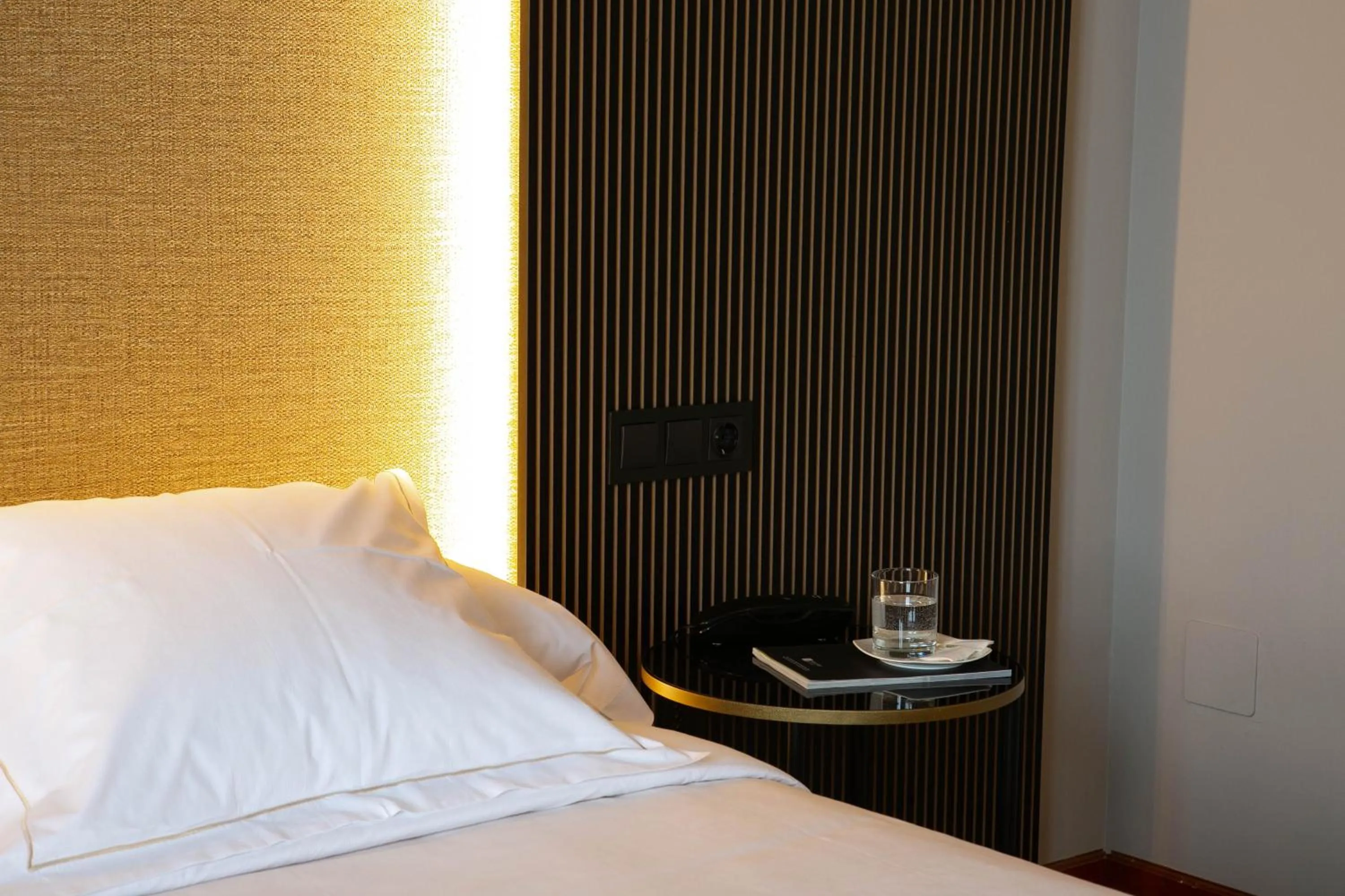 Decorative detail, Bed in Hotel Sercotel Ciudad de Oviedo