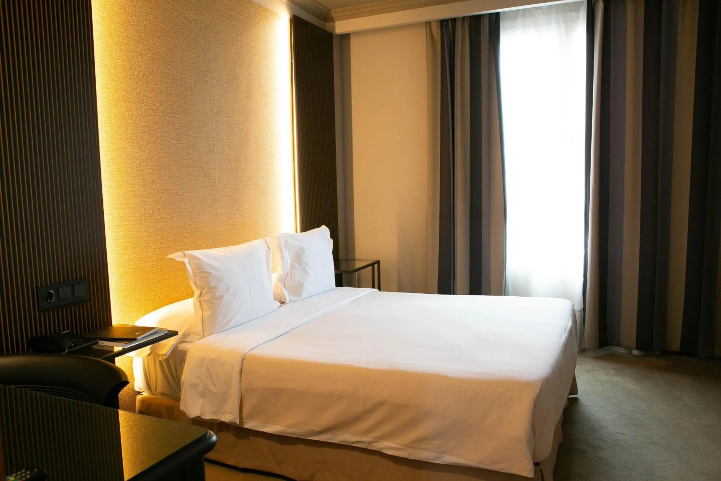 Photo of the whole room, Bed in Hotel Sercotel Ciudad de Oviedo