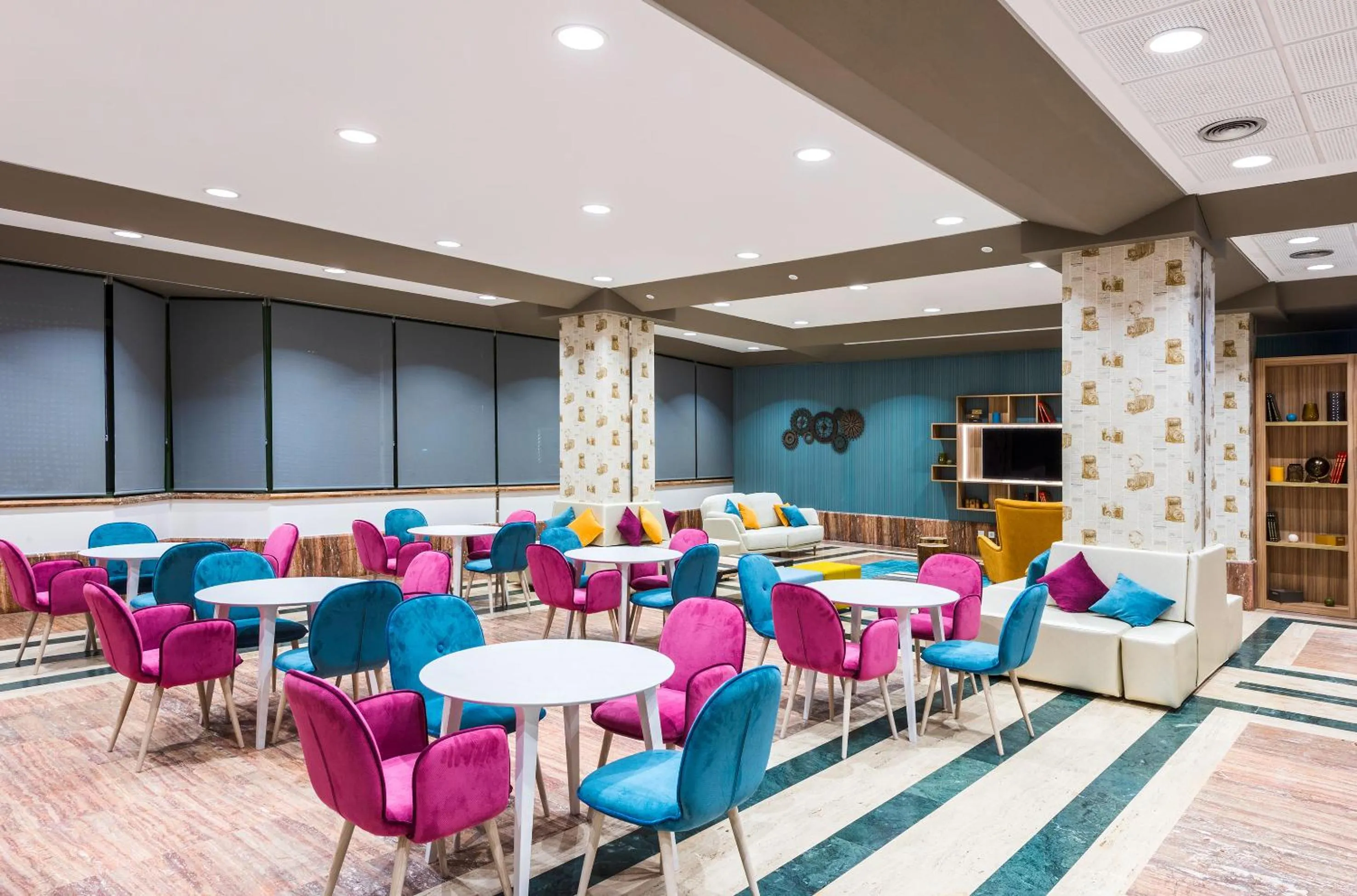 Communal lounge/ TV room in Hotel Guadalajara & Conference Center Affiliated by Meliá