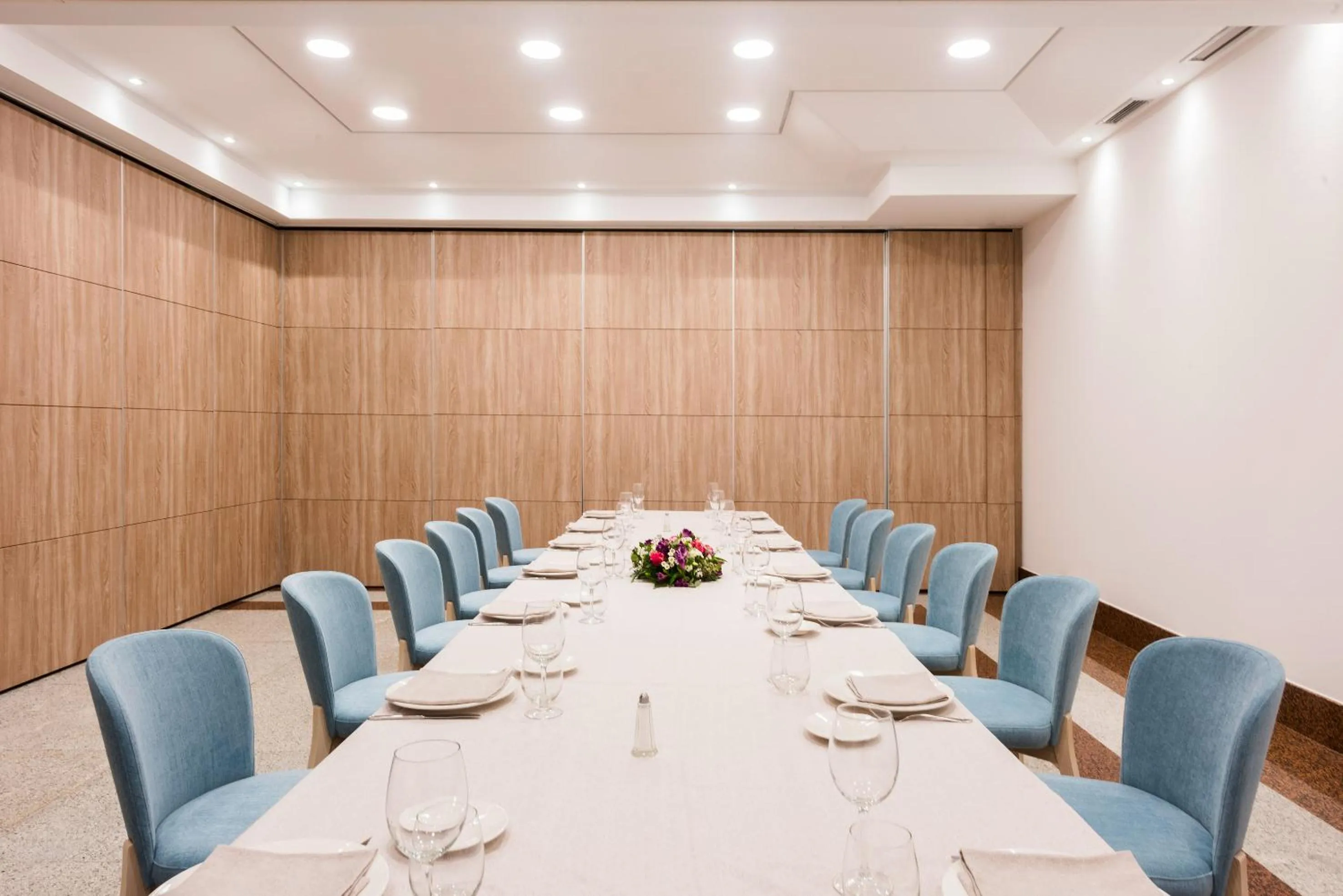 Restaurant/places to eat in Hotel Guadalajara & Conference Center Affiliated by Meliá