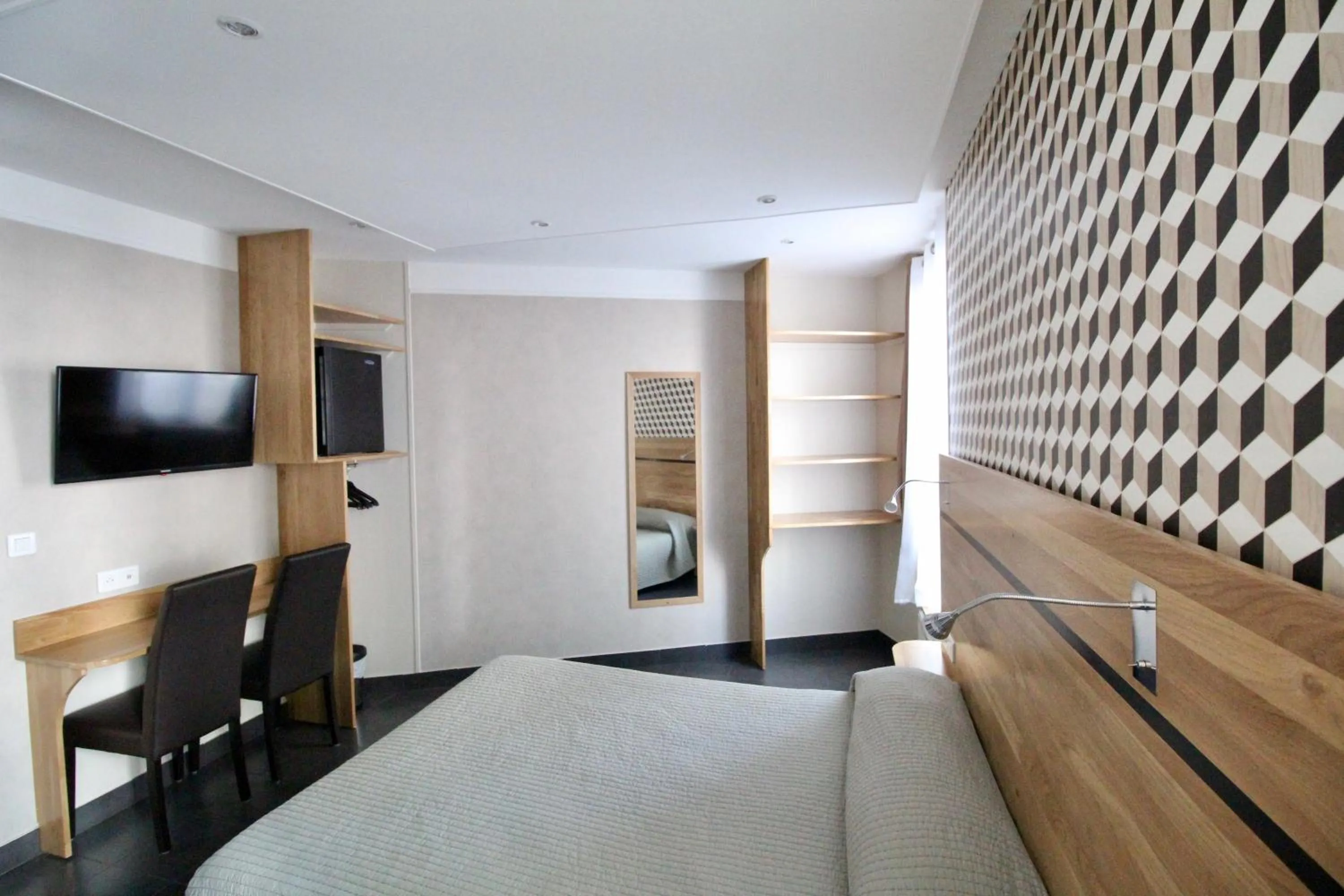 Bed in Hotel des Pyrénées