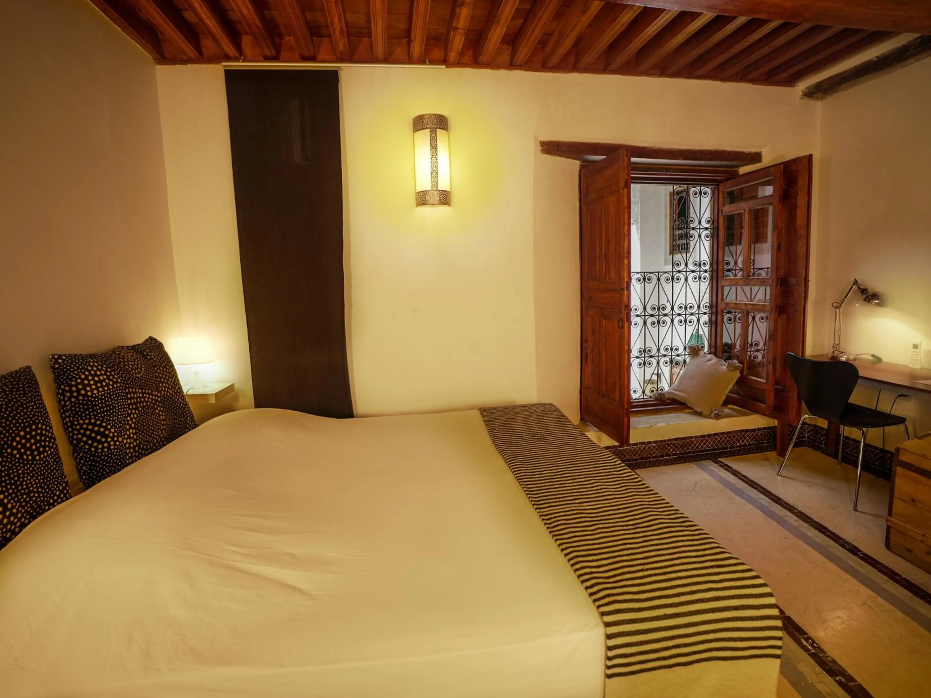 Photo of the whole room, Bed in Dar 7 Louyat