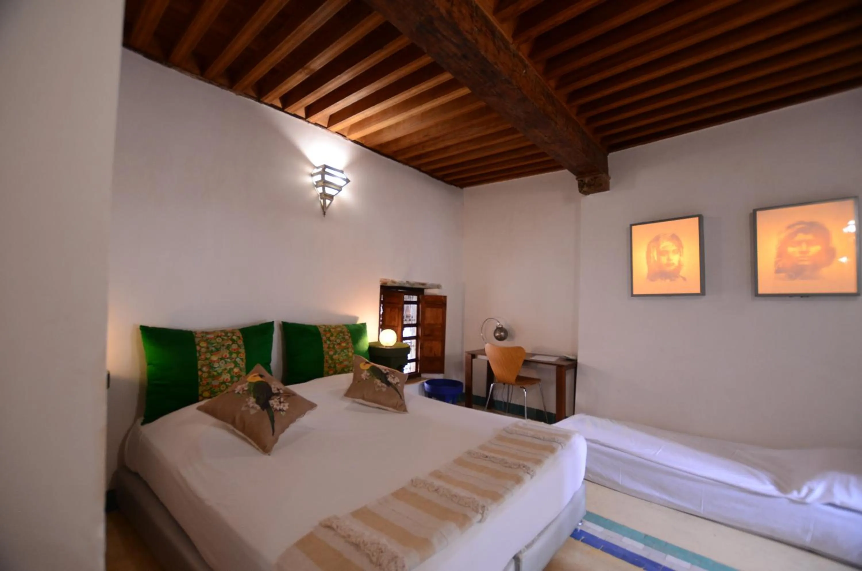 Photo of the whole room, Bed in Dar 7 Louyat