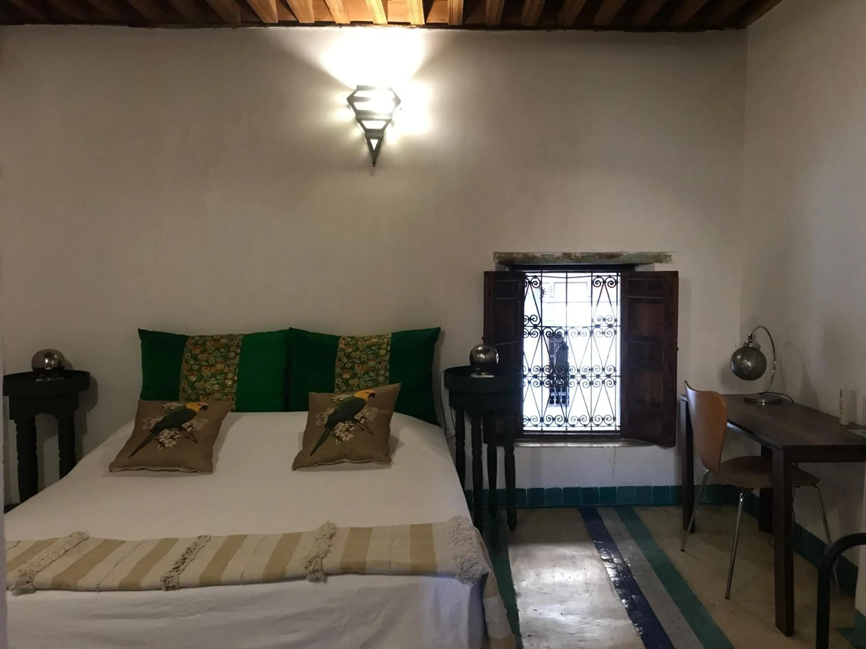 Photo of the whole room, Bed in Dar 7 Louyat