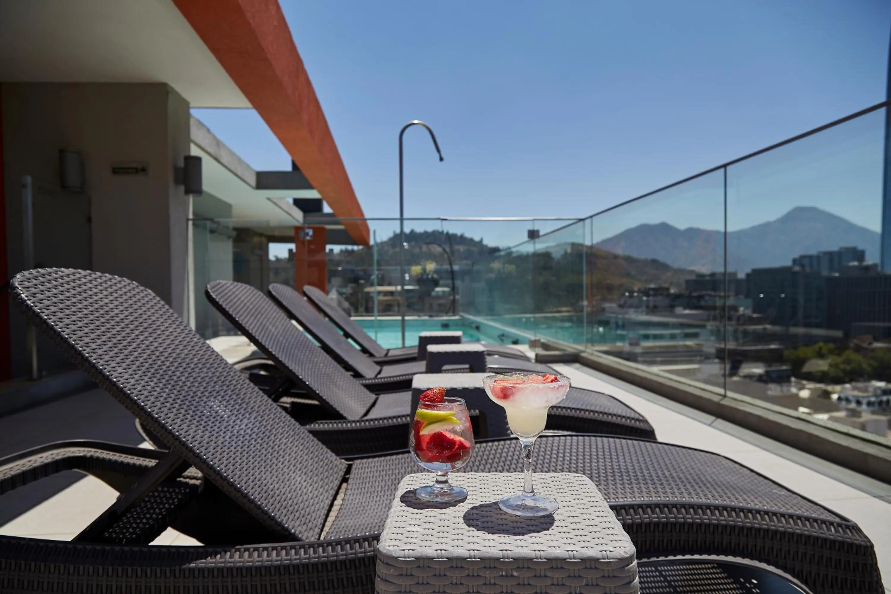 Swimming pool in Hotel Terrado Lyon