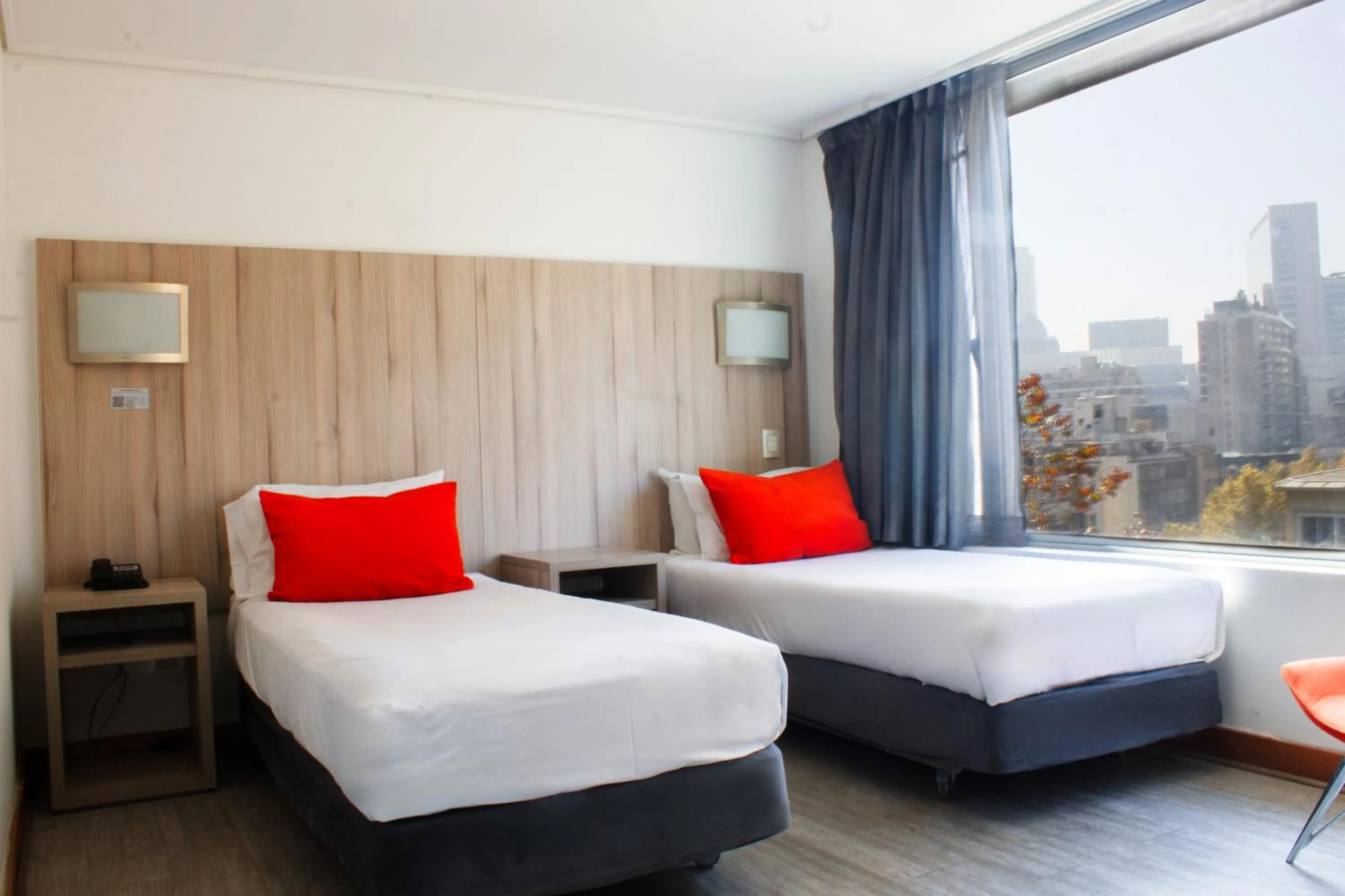 City view, Bed in Hotel Terrado Lyon