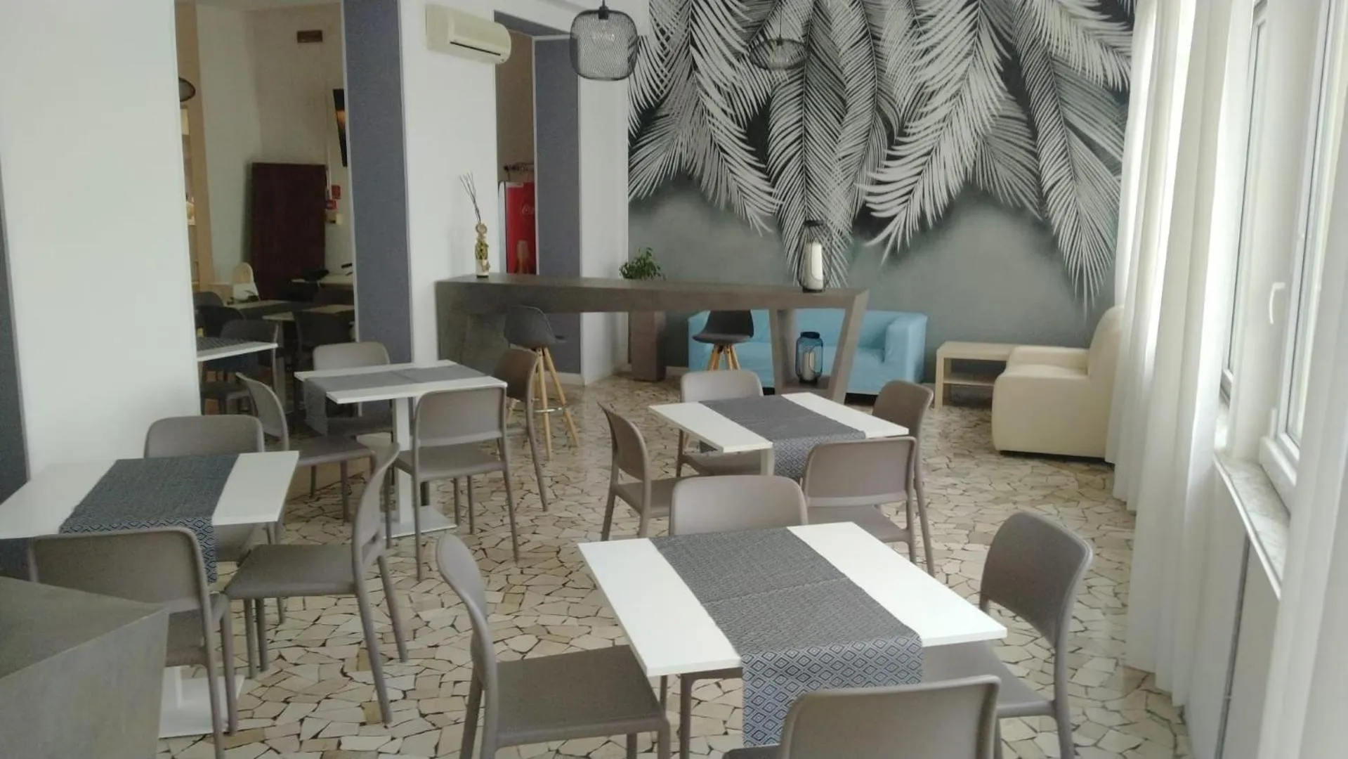 Restaurant/places to eat in Nautic Beach Hotel