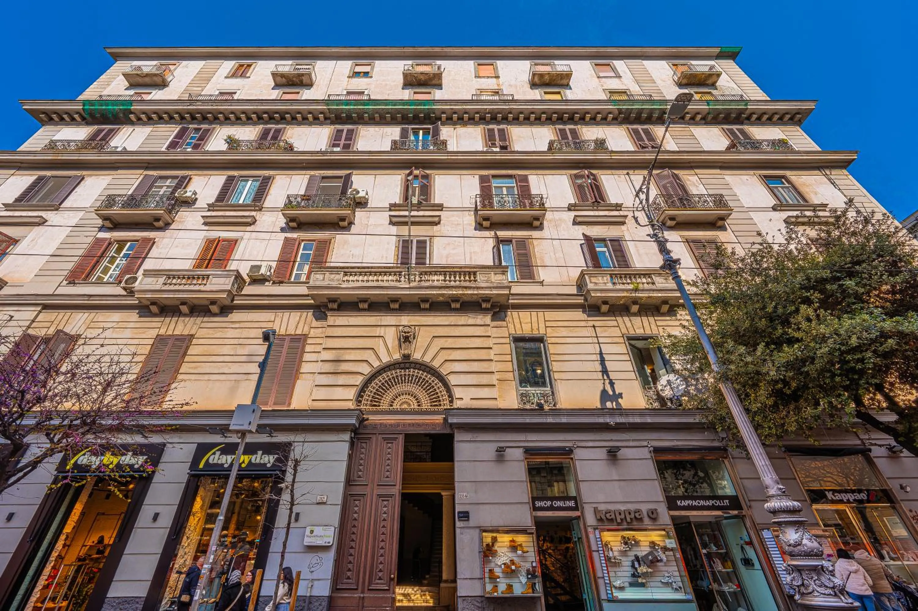 Property building in Napoli Suite