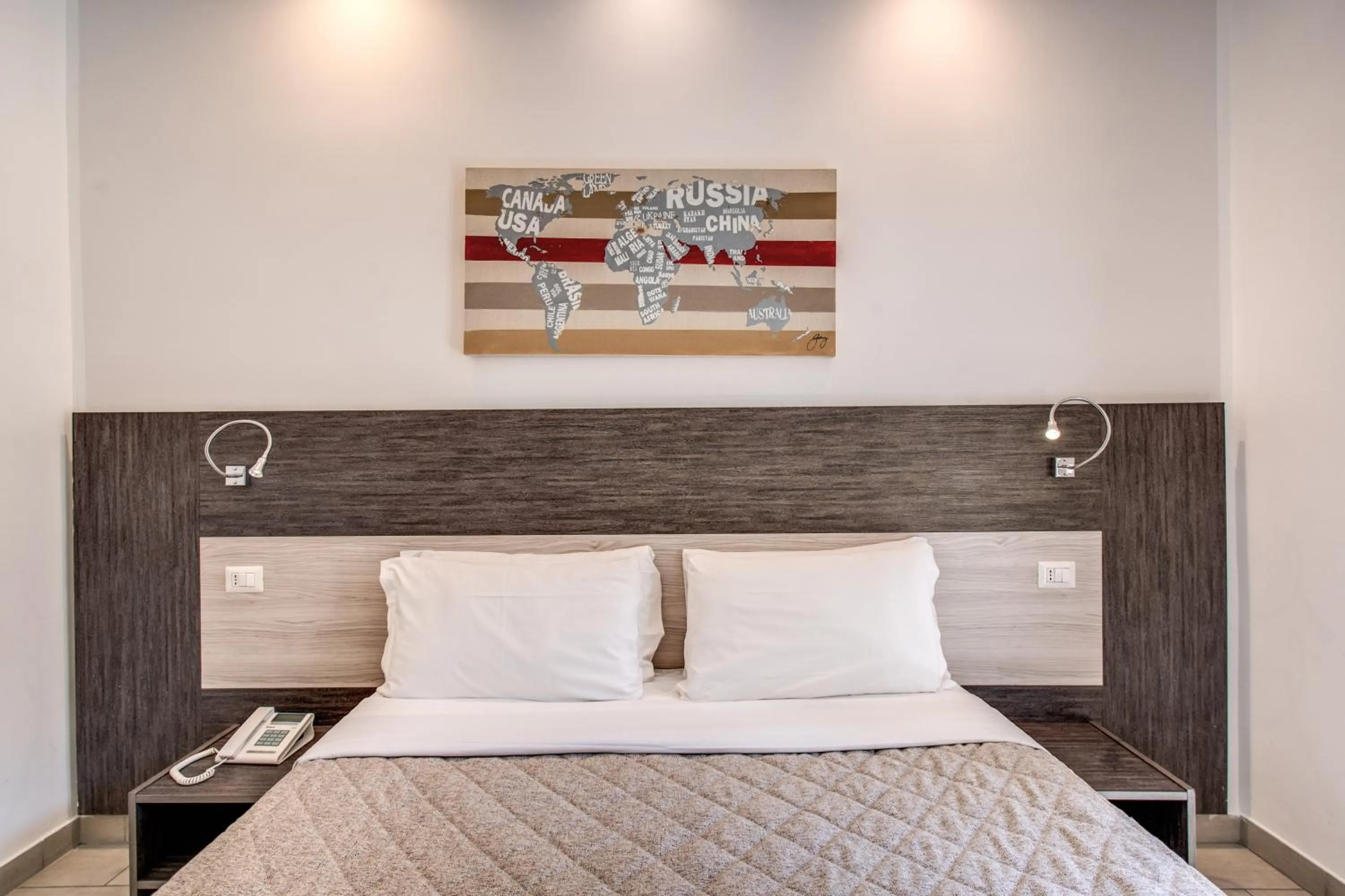 Photo of the whole room, Bed in Napoli Suite