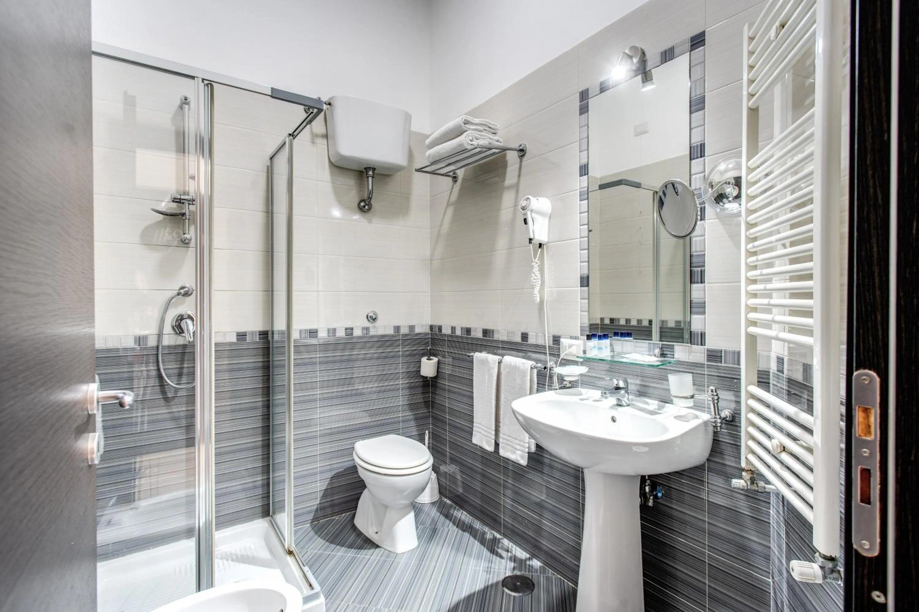 Bathroom in Napoli Suite