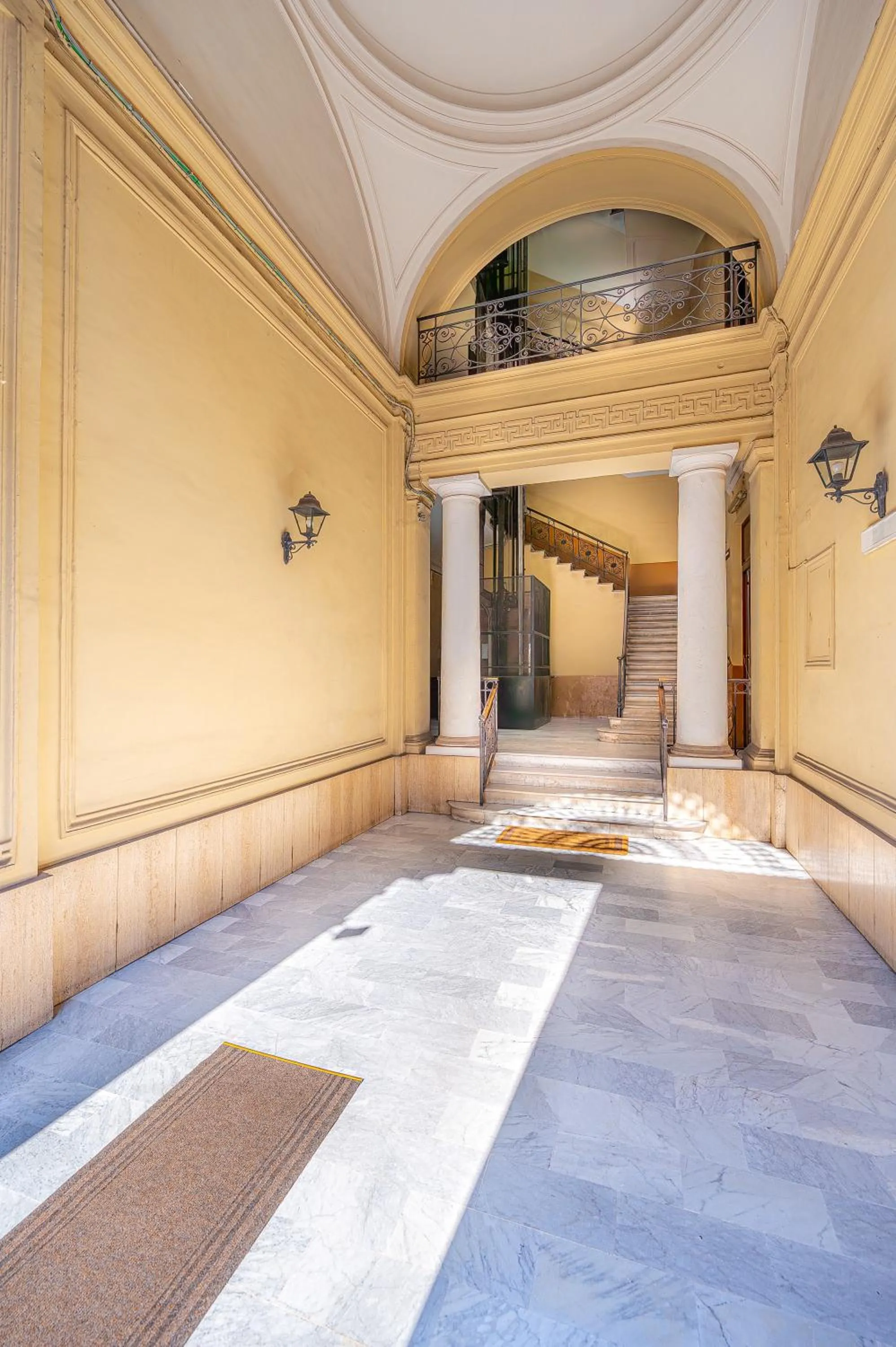 Facade/entrance in Napoli Suite