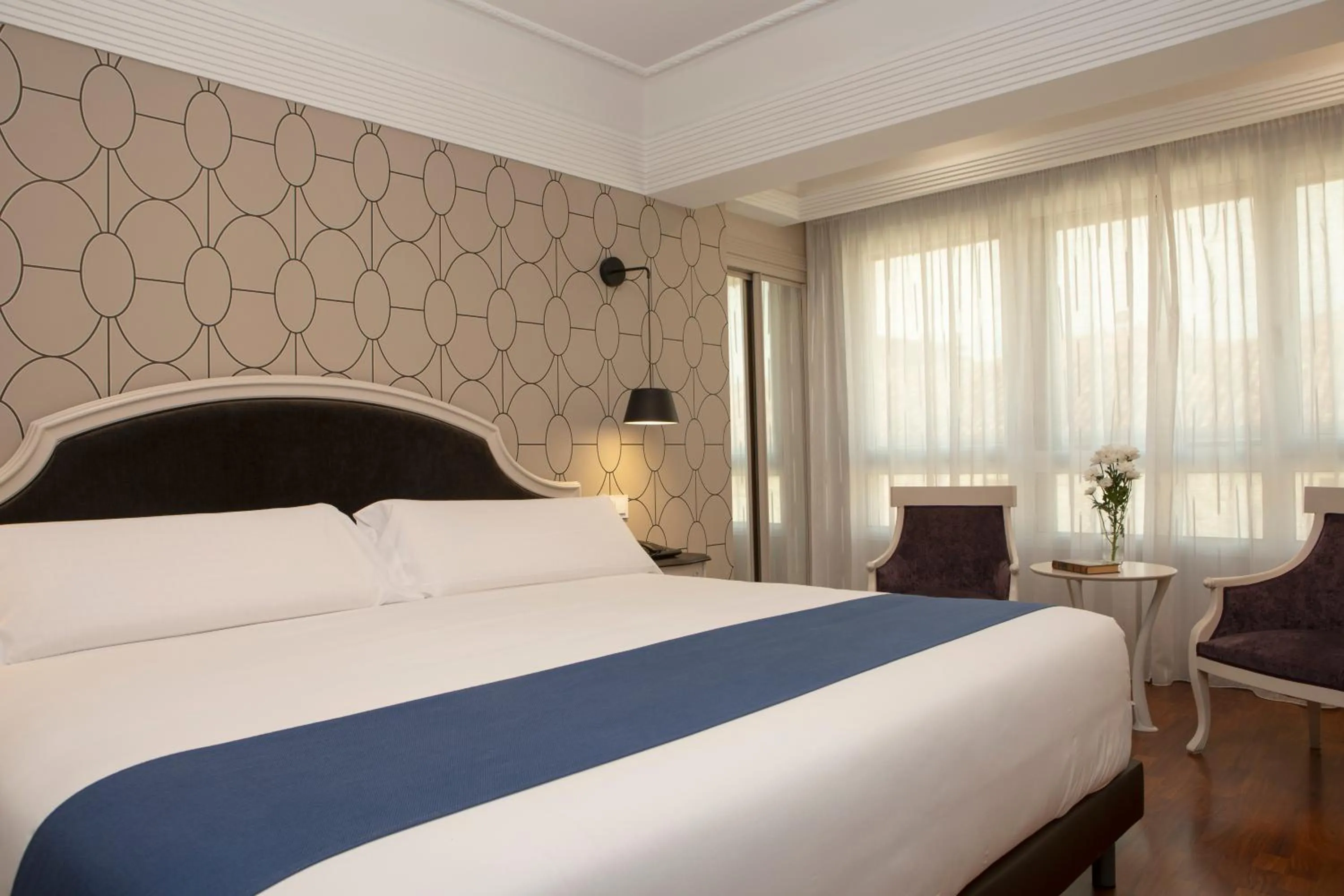 Photo of the whole room, Bed in Hotel Corona de Castilla Burgos