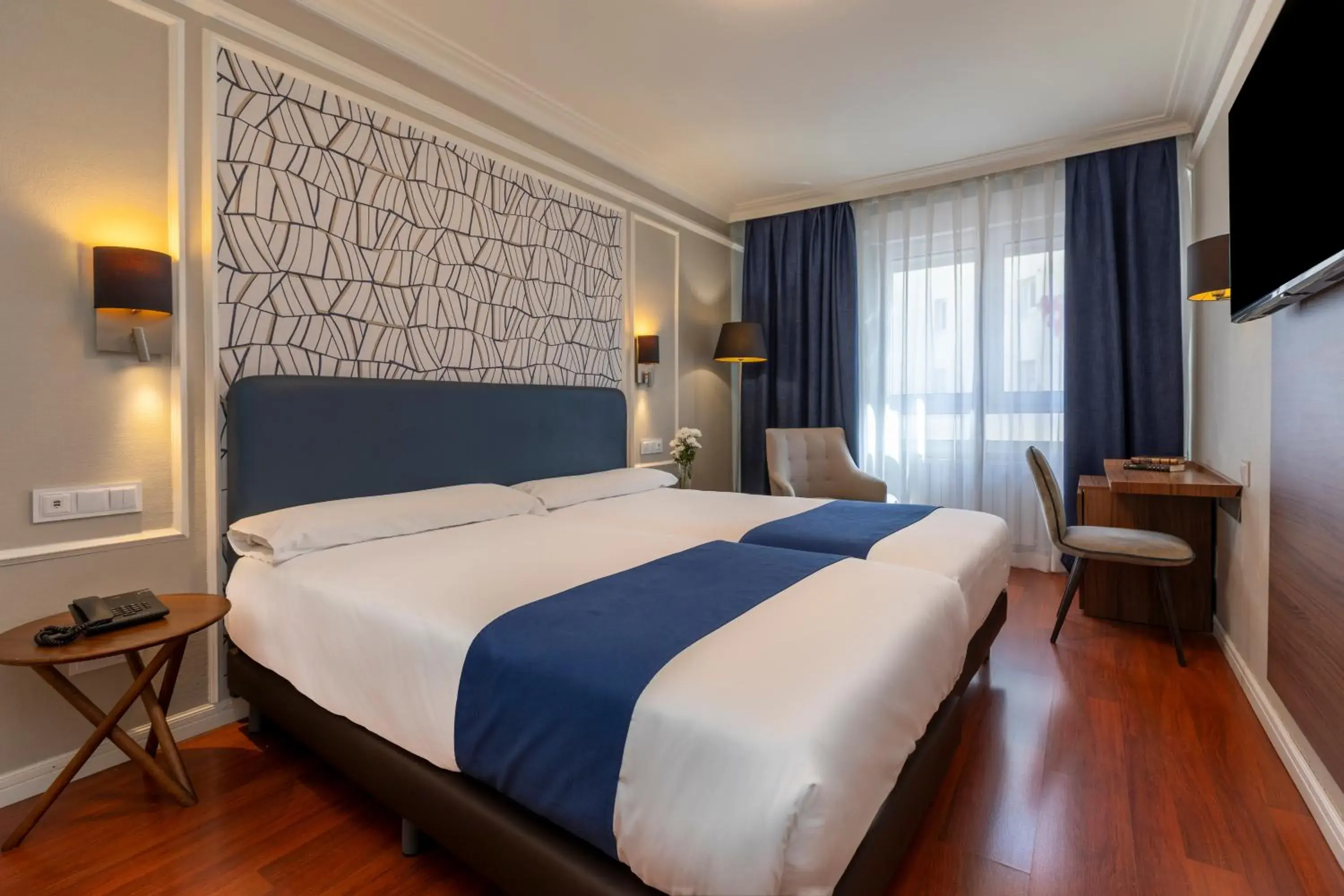 Photo of the whole room, Bed in Hotel Corona de Castilla Burgos Photo of the whole room, Bed in Hotel Corona de Castilla Burgos