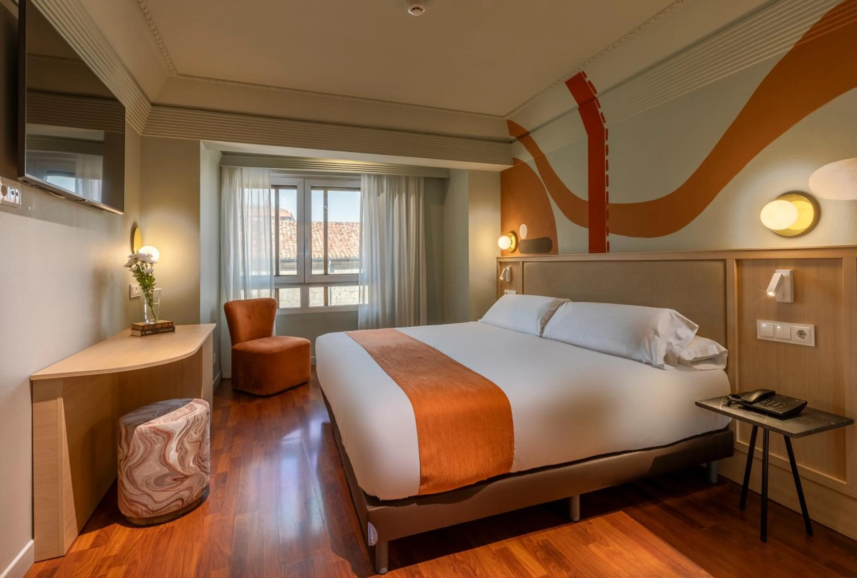 Photo of the whole room, Bed in Hotel Corona de Castilla Burgos