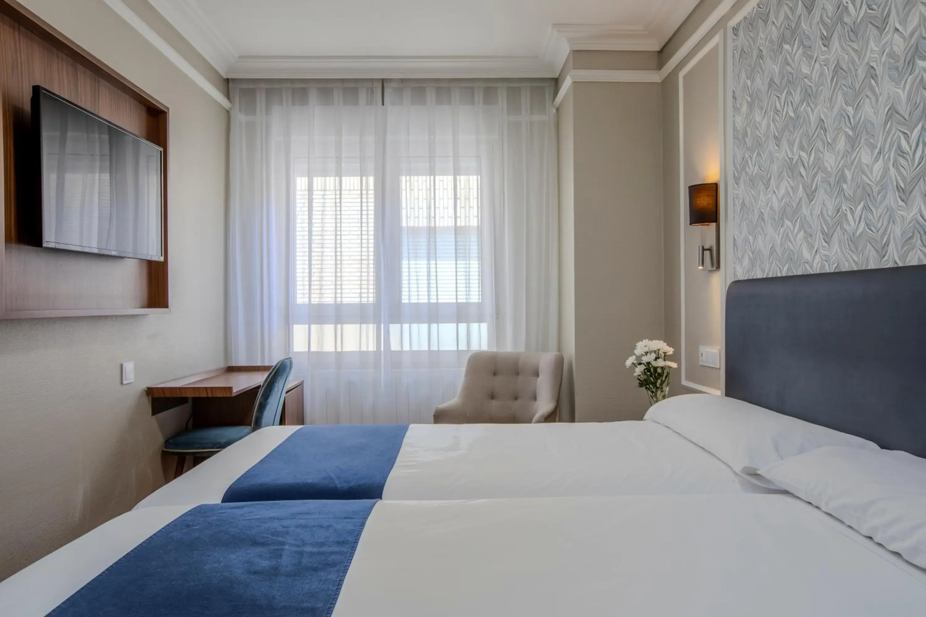 Photo of the whole room, Bed in Hotel Corona de Castilla Burgos Photo of the whole room, Bed in Hotel Corona de Castilla Burgos