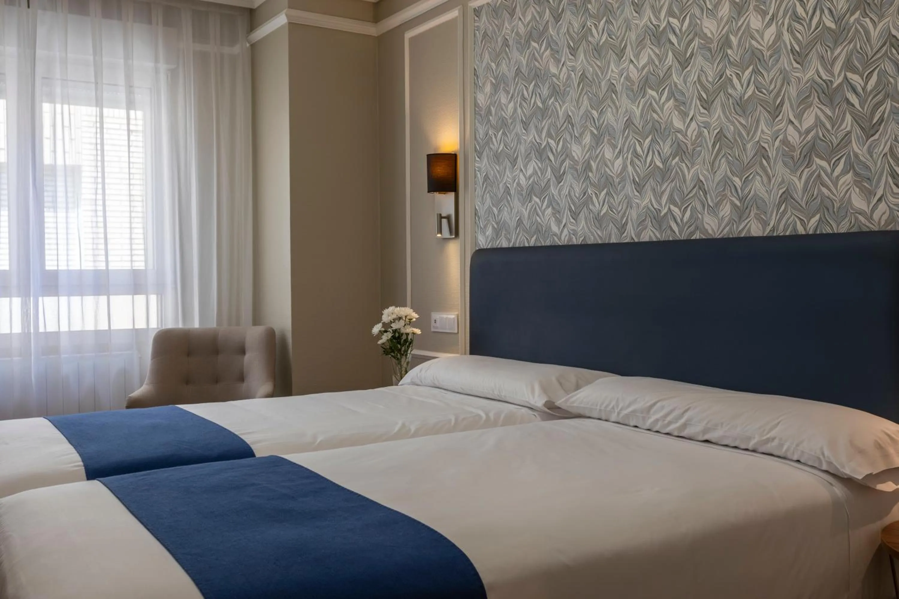 Photo of the whole room, Bed in Hotel Corona de Castilla Burgos