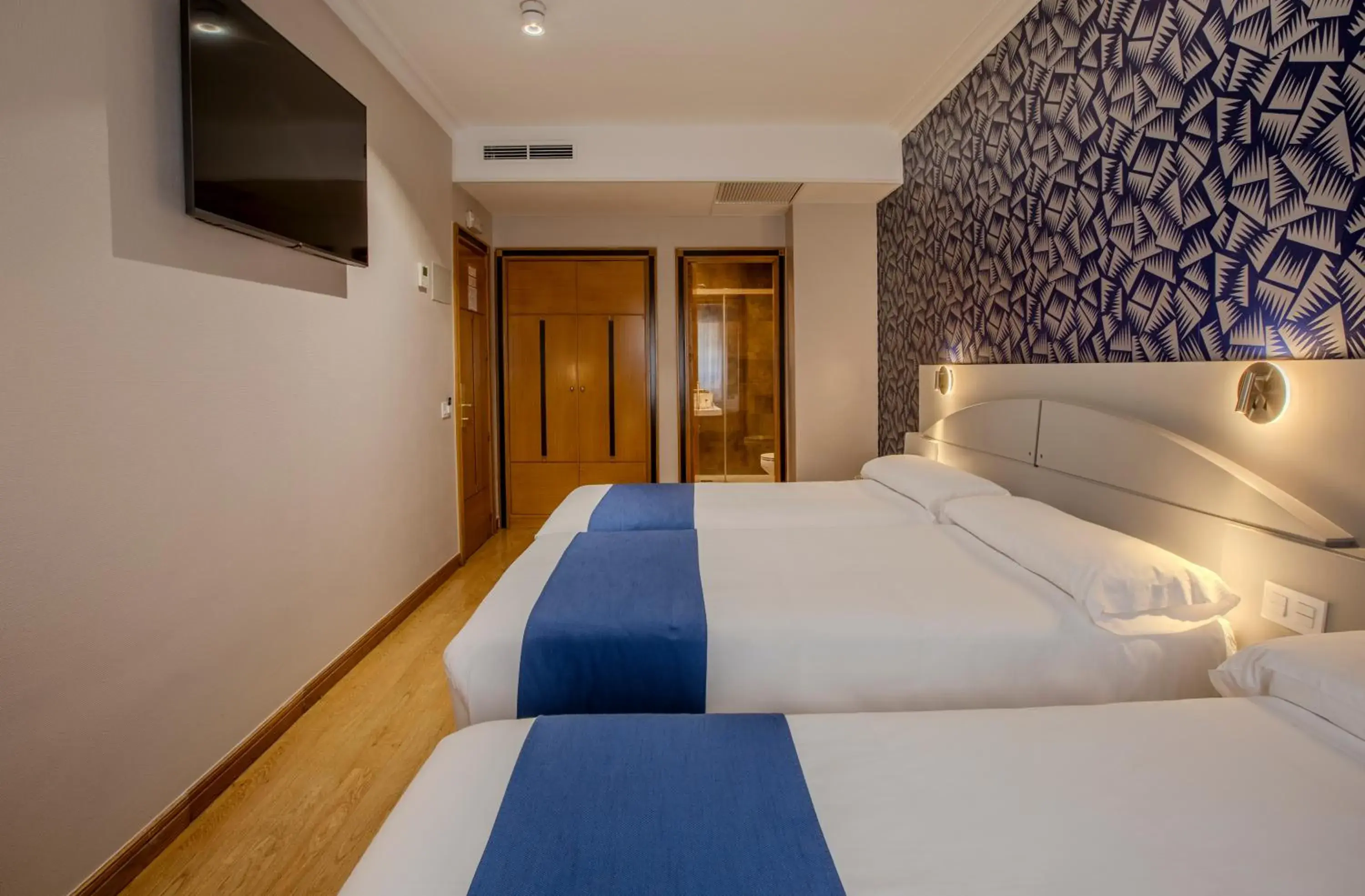 Photo of the whole room, Bed in Hotel Corona de Castilla Burgos Photo of the whole room, Bed in Hotel Corona de Castilla Burgos