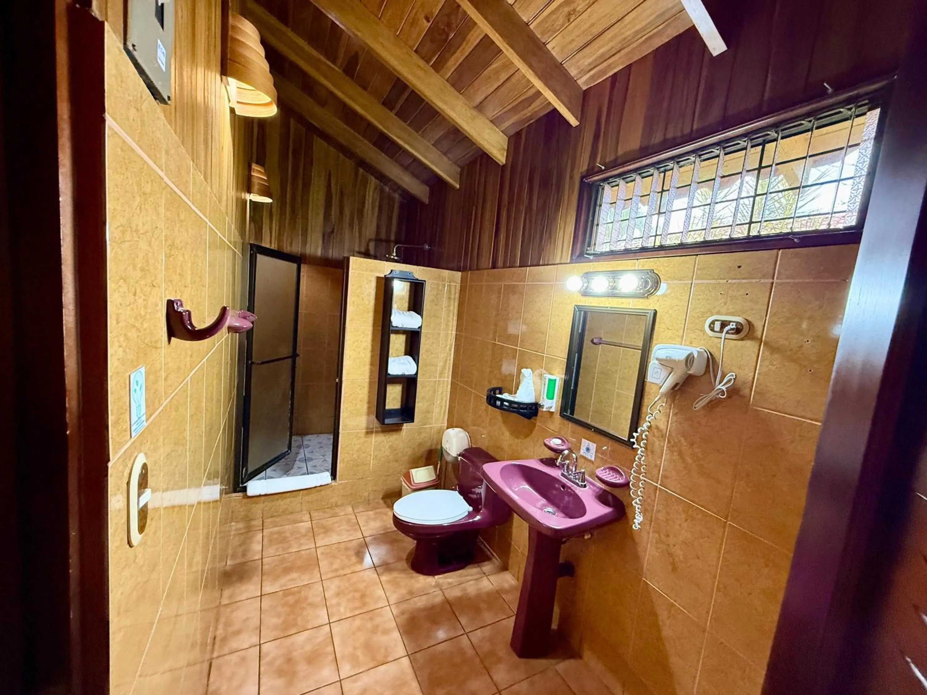 Bathroom in Hotel La Pradera del Arenal