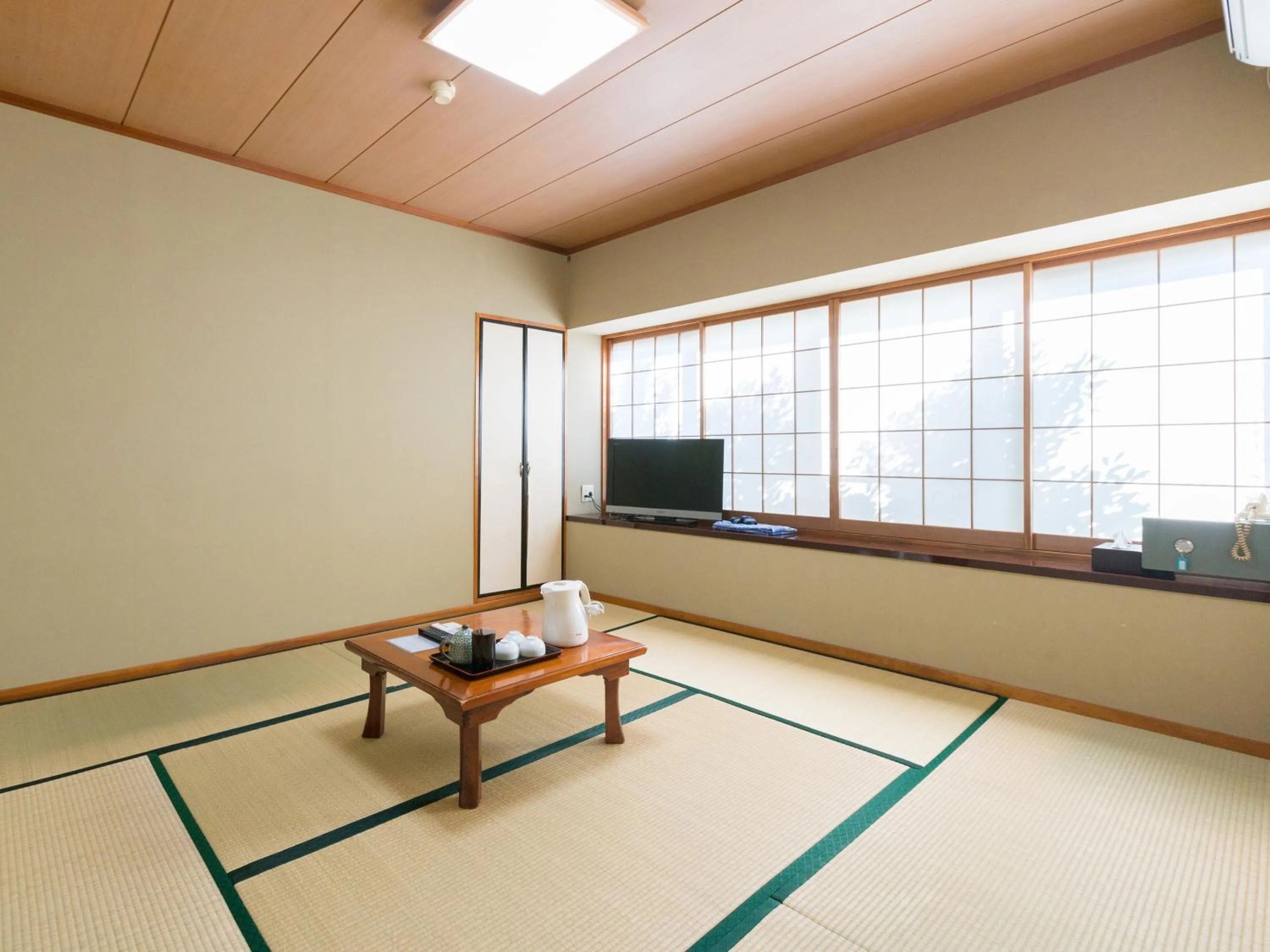 Photo of the whole room in SUIHOUEN