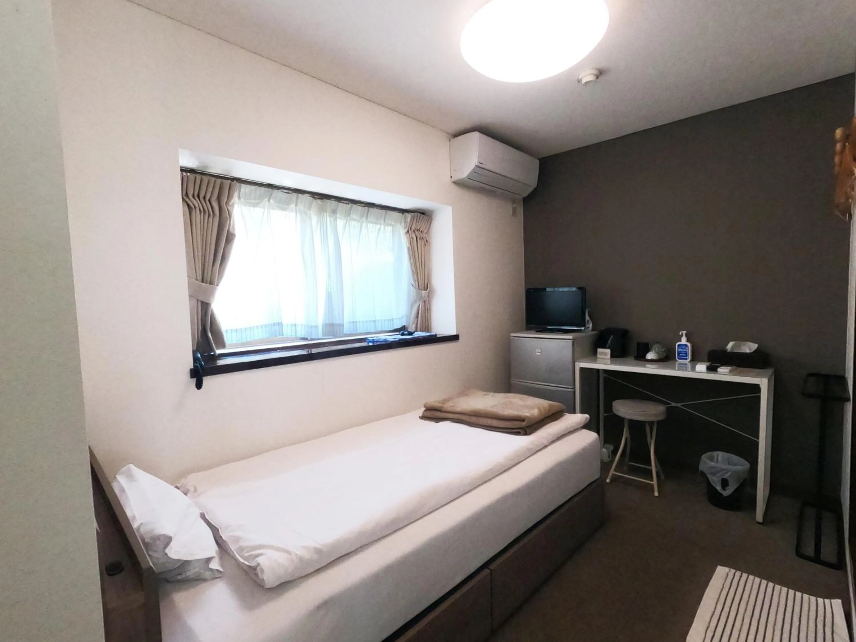 Photo of the whole room, Bed in SUIHOUEN