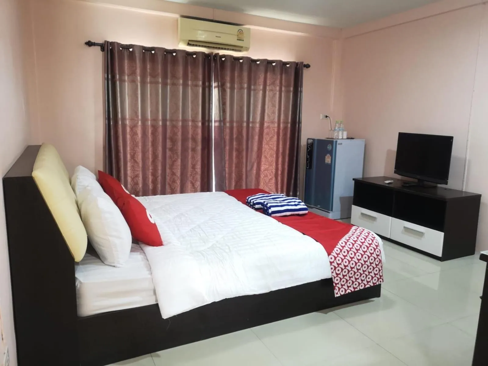 Bedroom, Bed in KJS Pattaya