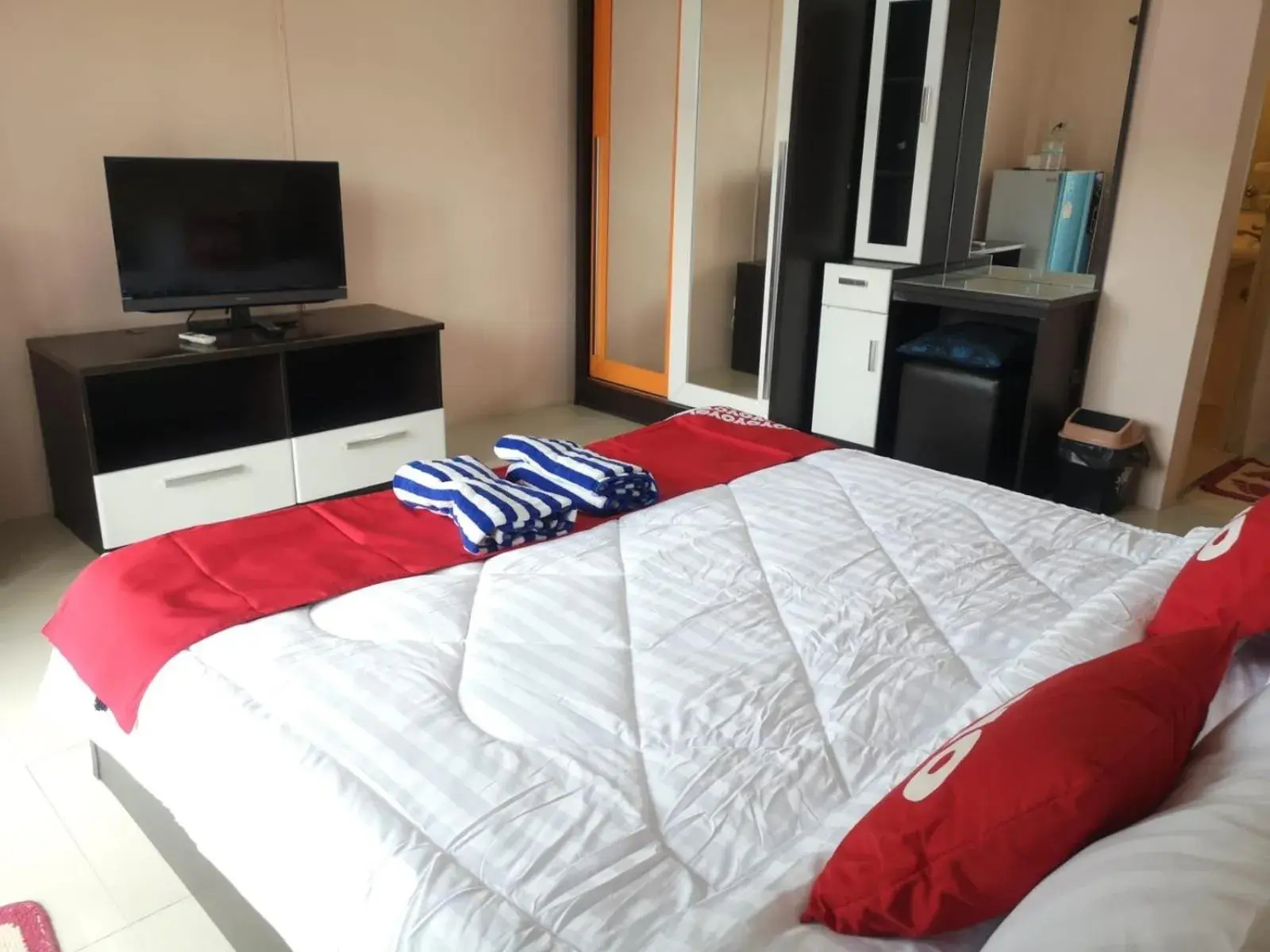 Bedroom, Bed in KJS Pattaya Bedroom, Bed in KJS Pattaya